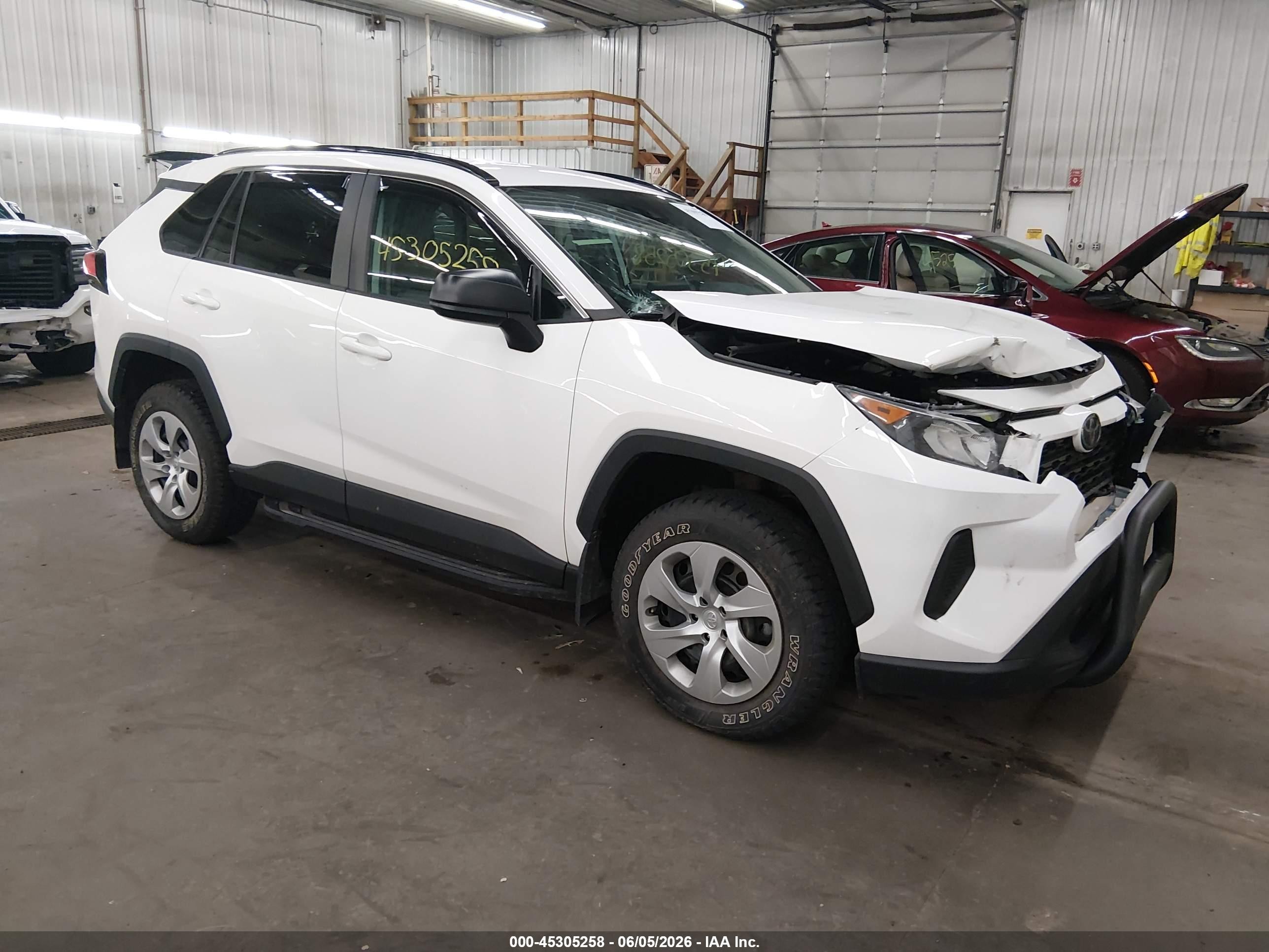 2020 Toyota RAV4 LE, VIN 2T3F1RFV8LW091131 — Front end