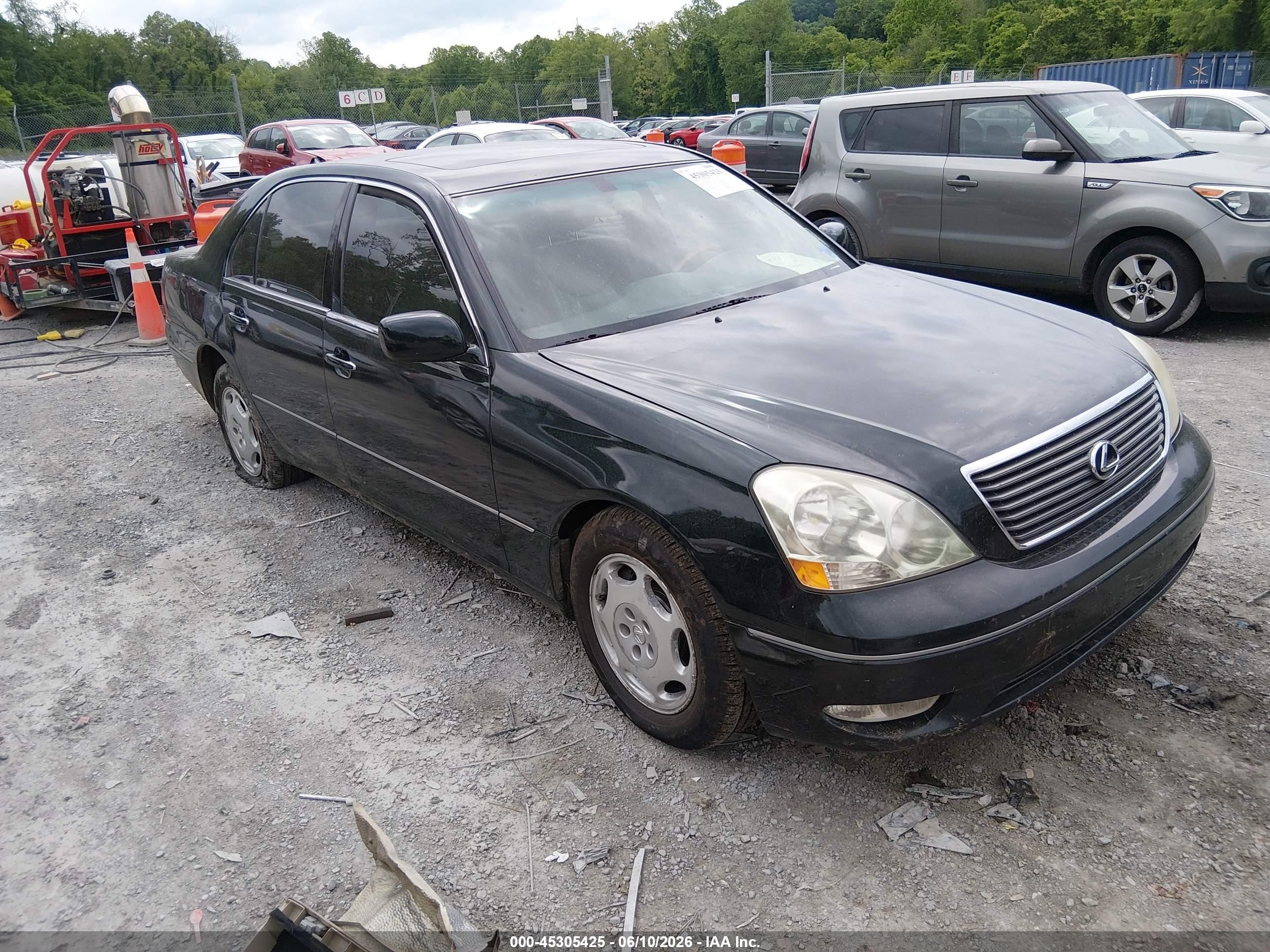 2001 Lexus LS 430, VIN JTHBN30F810015944 — Front end