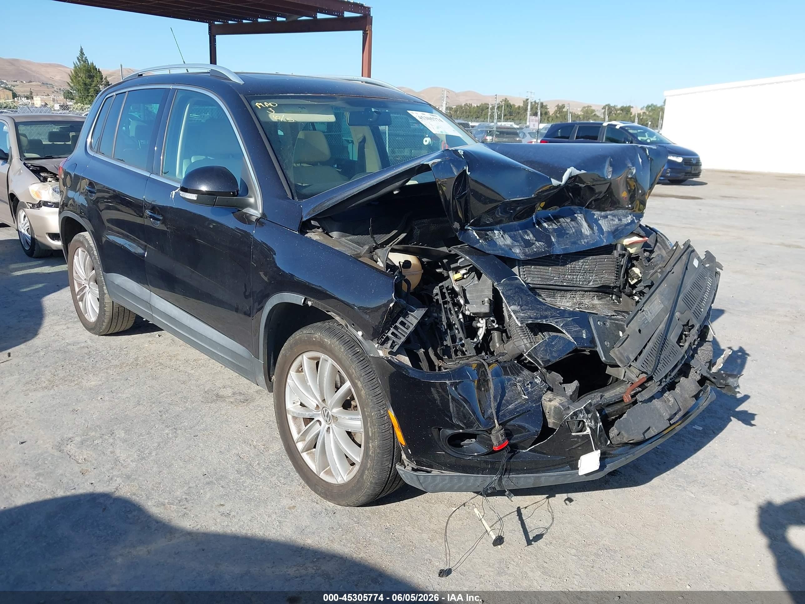 2011 Volkswagen Tiguan S, VIN WVGAV7AX7BW503711 — Перед