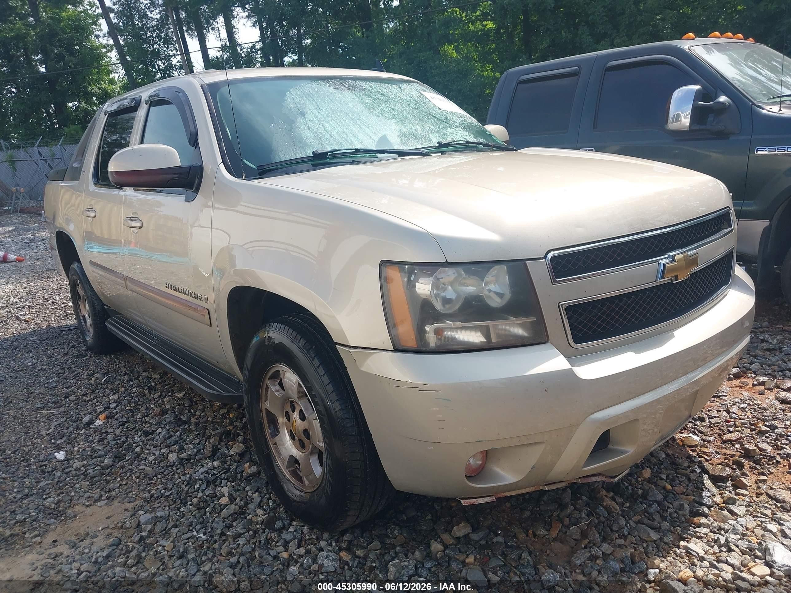 2007 Chevrolet Avalanche 1LT, VIN 3GNEC12097G199143 — Side