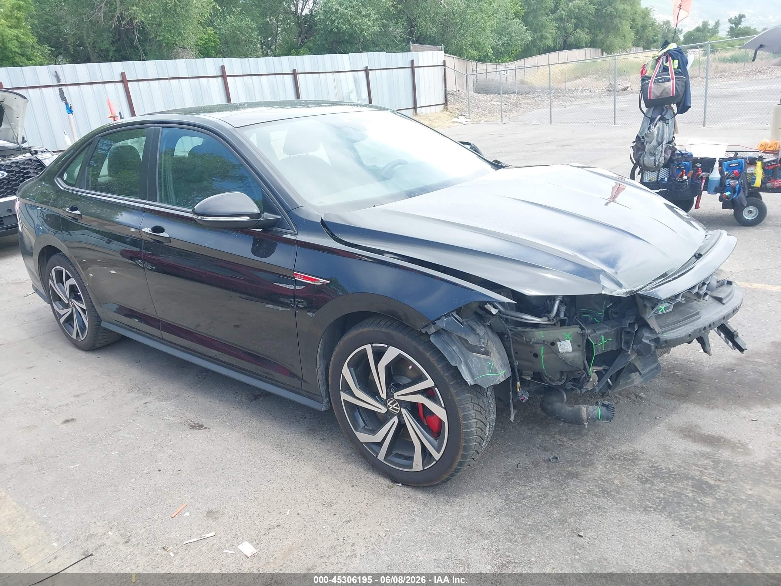 2022 Volkswagen Jetta Autobahn, VIN 3VW2T7BU3NM028112 — Front end