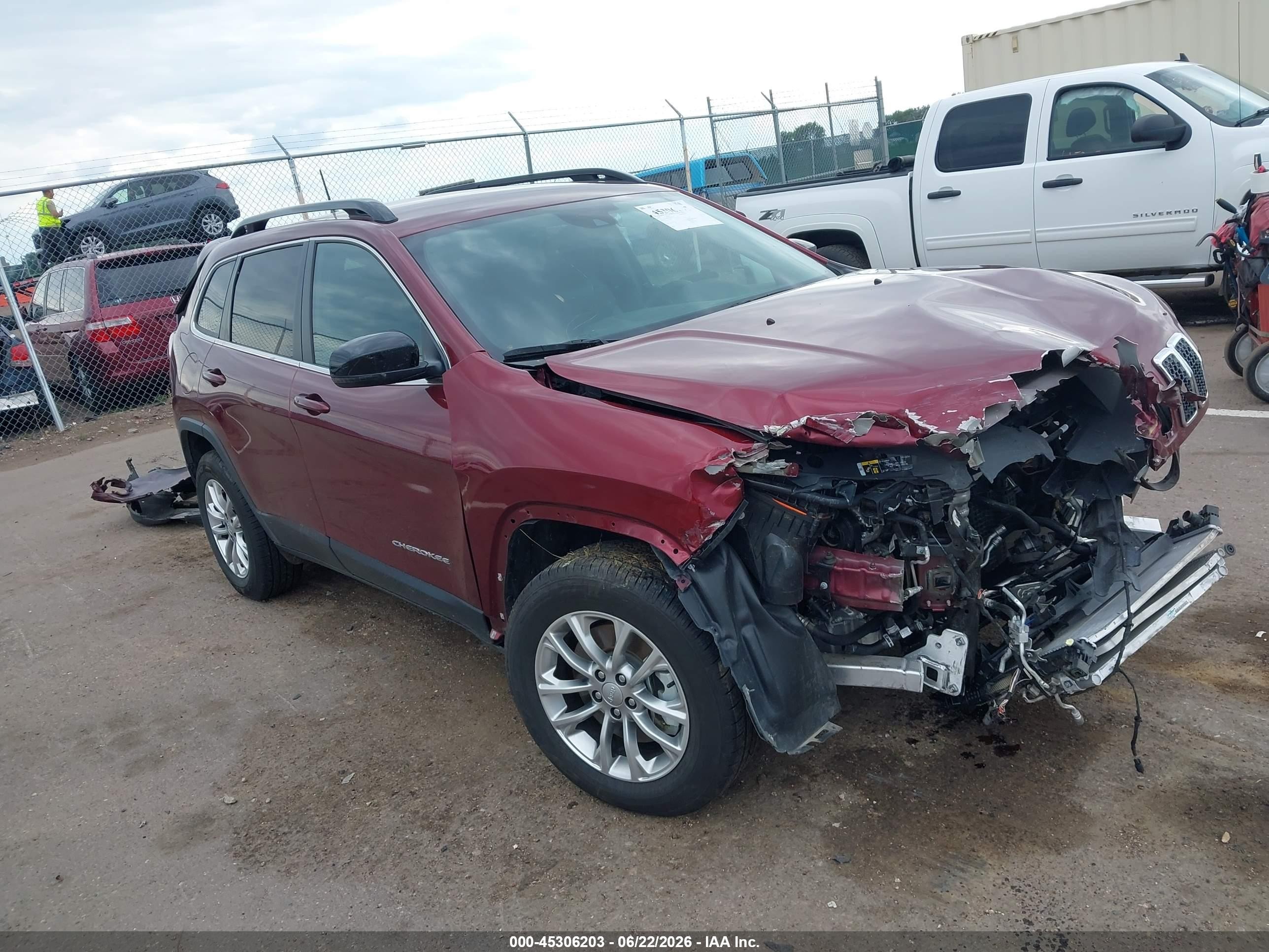 2022 Jeep Cherokee Latitude Lux, VIN 1C4PJMMNXND521767 — Перед