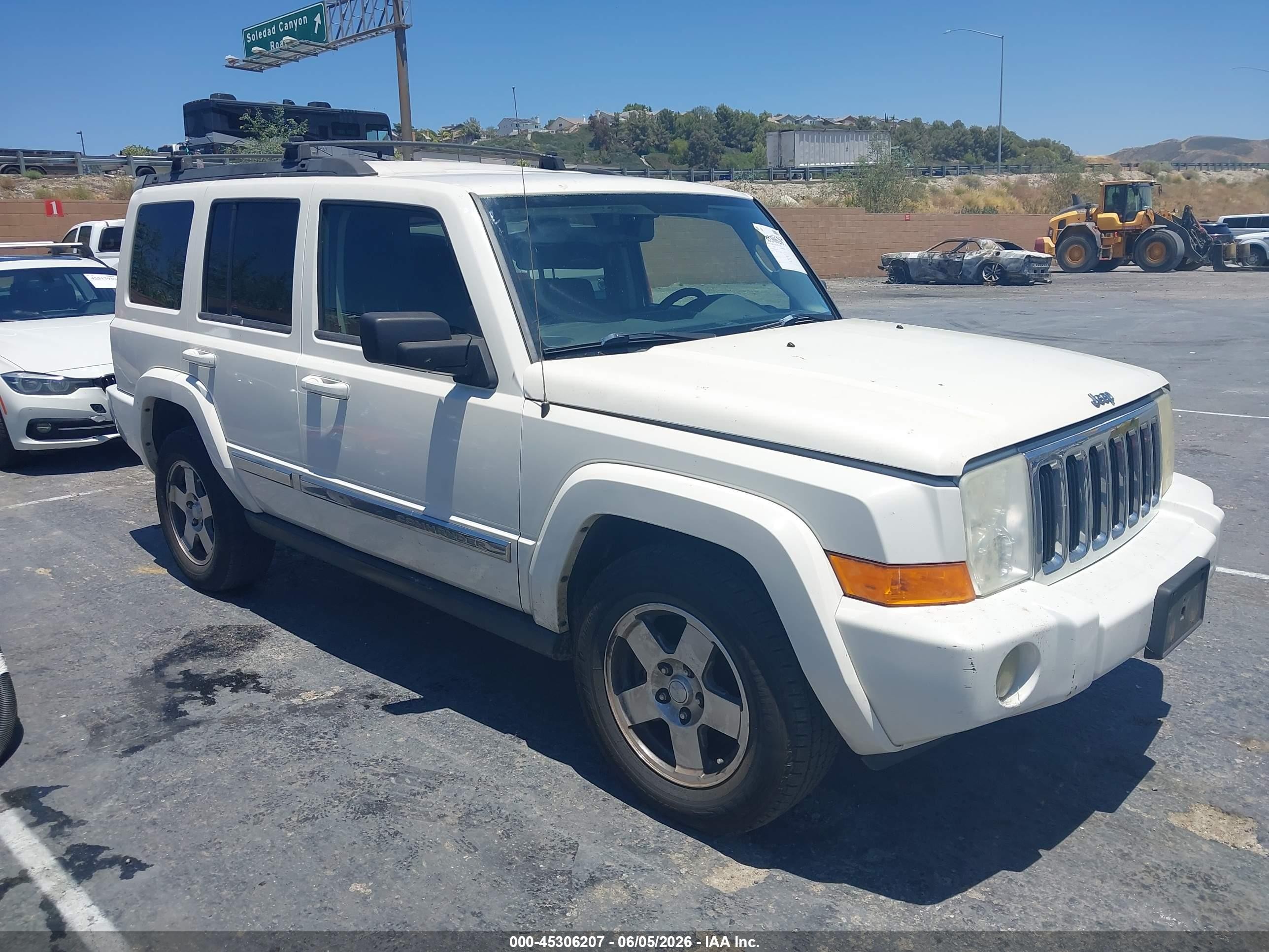 2010 Jeep Commander Sport, VIN 1J4RG4GK2AC132799 — Normal wear