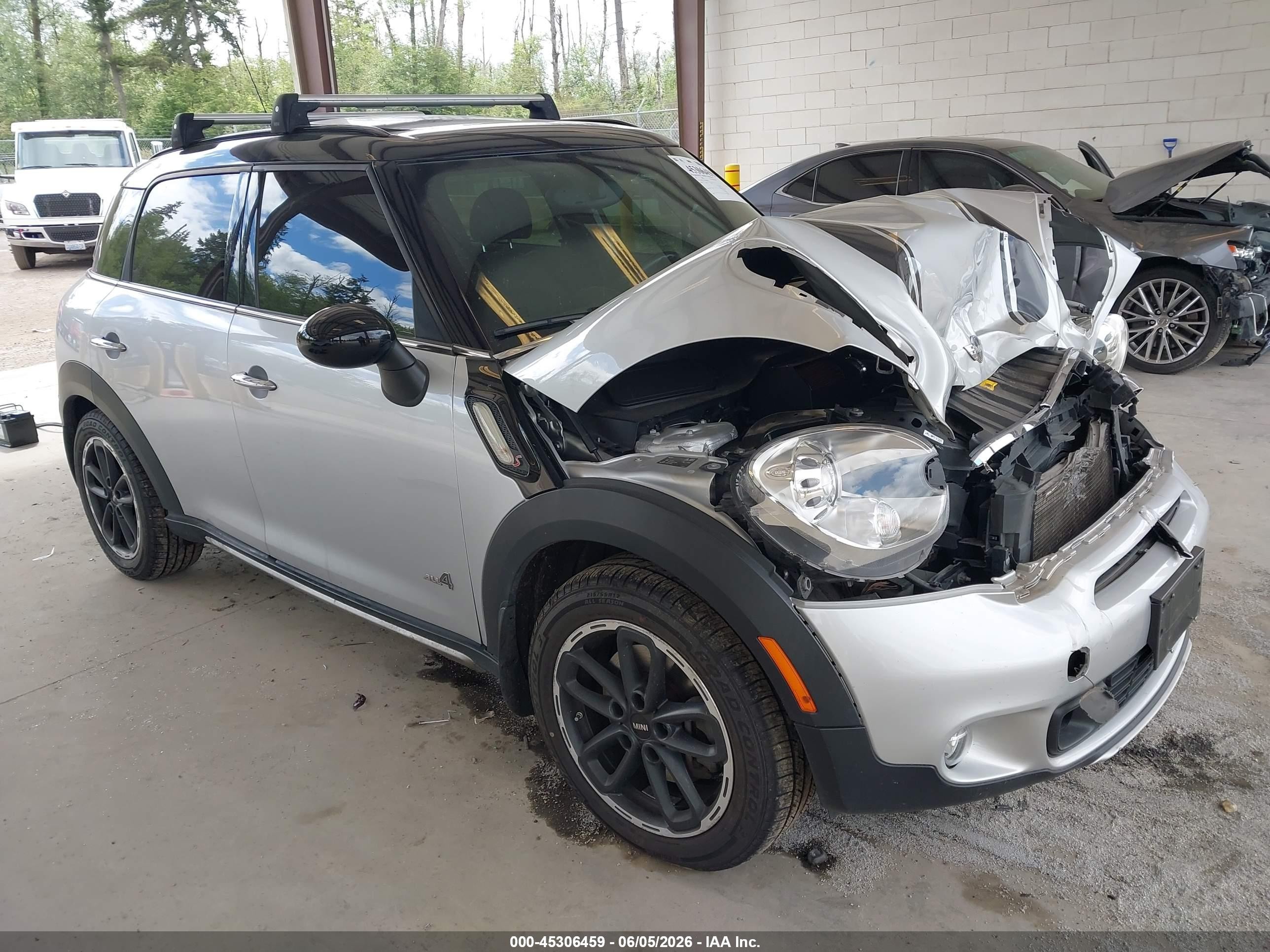 2015 MINI Countryman S, VIN WMWZC5C59FWP46579 — Front end
