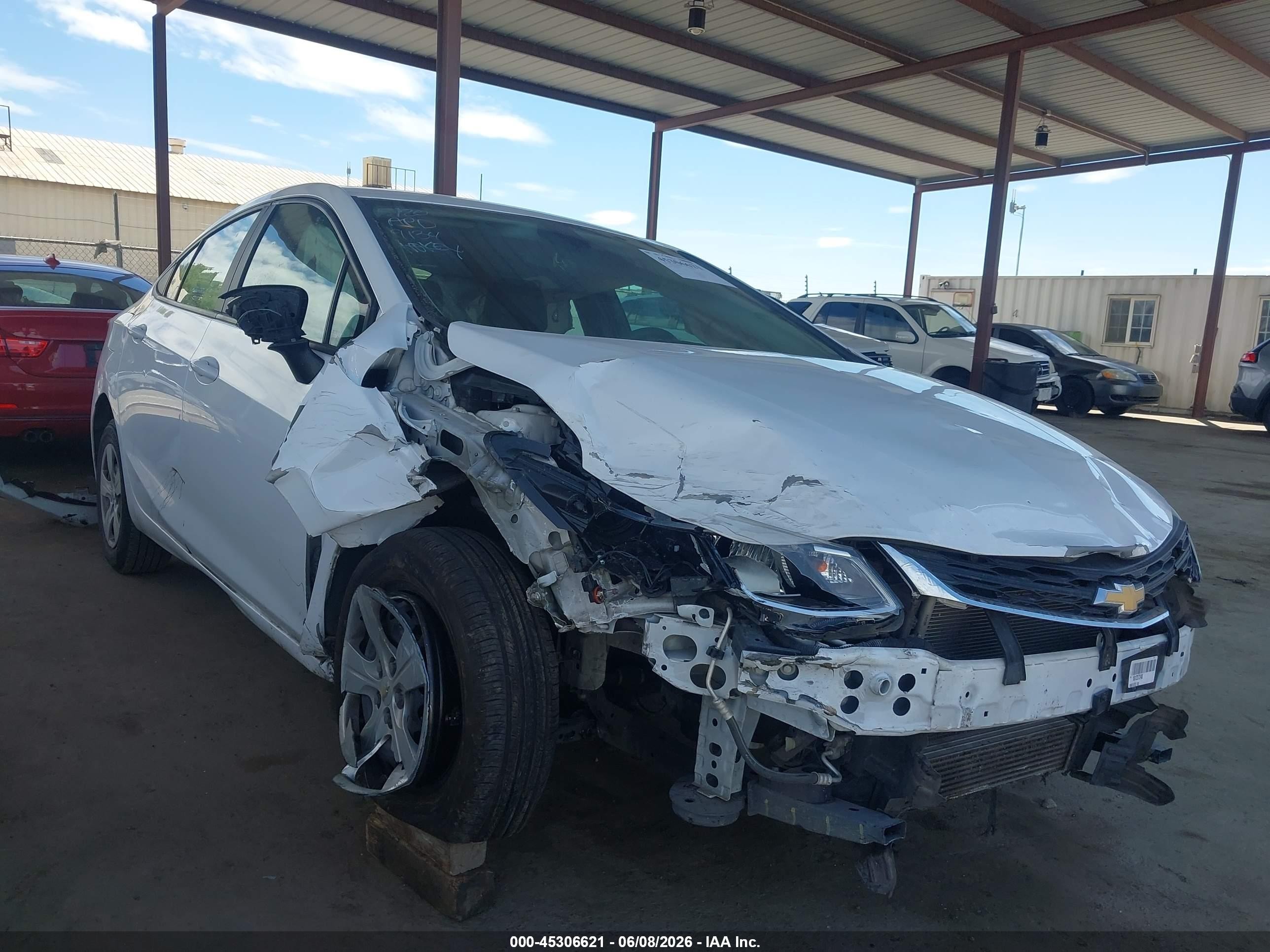 2018 Chevrolet Cruze LS, VIN 1G1BC5SM3J7237063 — Front end