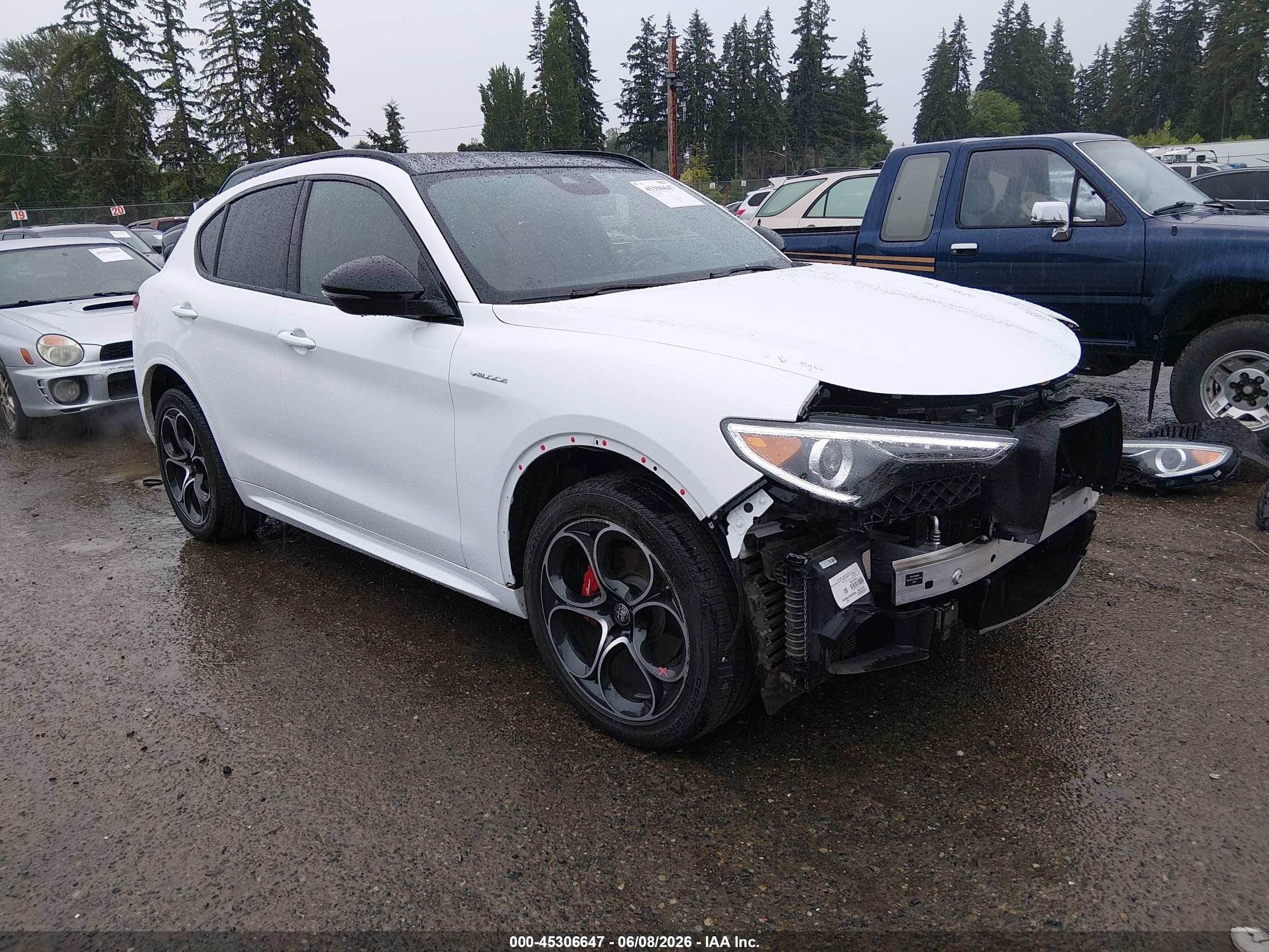 2023 Alfa Romeo Stelvio Veloce, VIN ZASPAKBNXP7D65276 — Front end