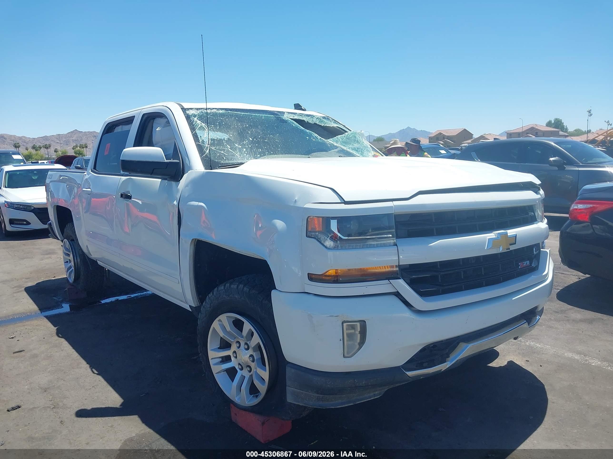 2018 Chevrolet Silverado 1500 LT, VIN 3GCUKREC5JG131974 — Rollover