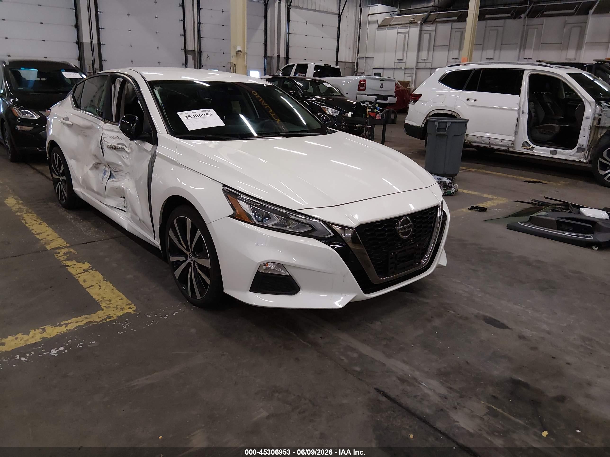 2021 Nissan Altima SR, VIN 1N4BL4CV9MN344908 — Side