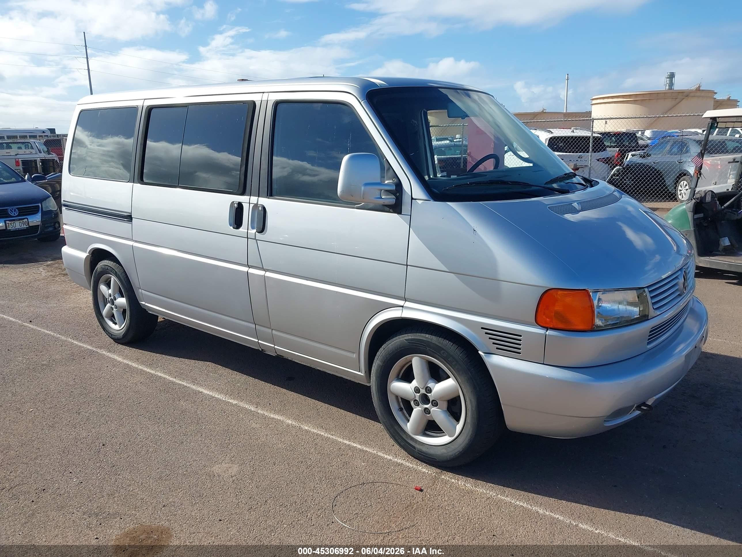 2002 Volkswagen EuroVan GLS, VIN WV2KB47052H090915 — Normal wear