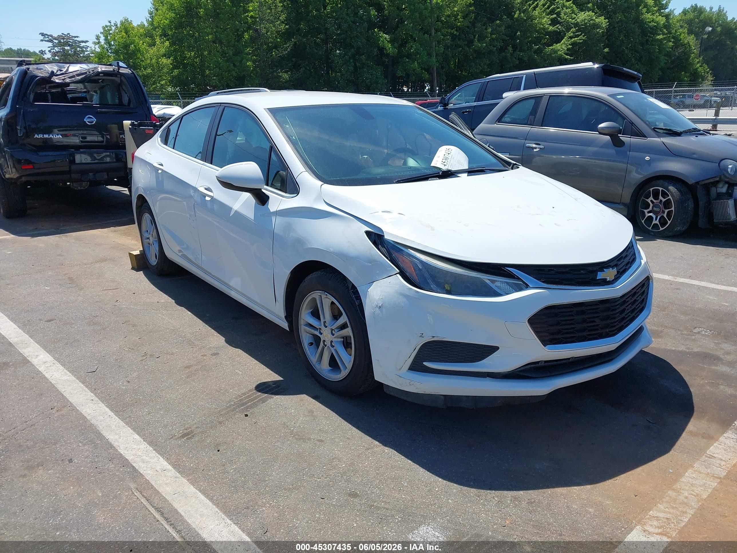 2018 Chevrolet Cruze LT, VIN 1G1BE5SM1J7192778 — Side