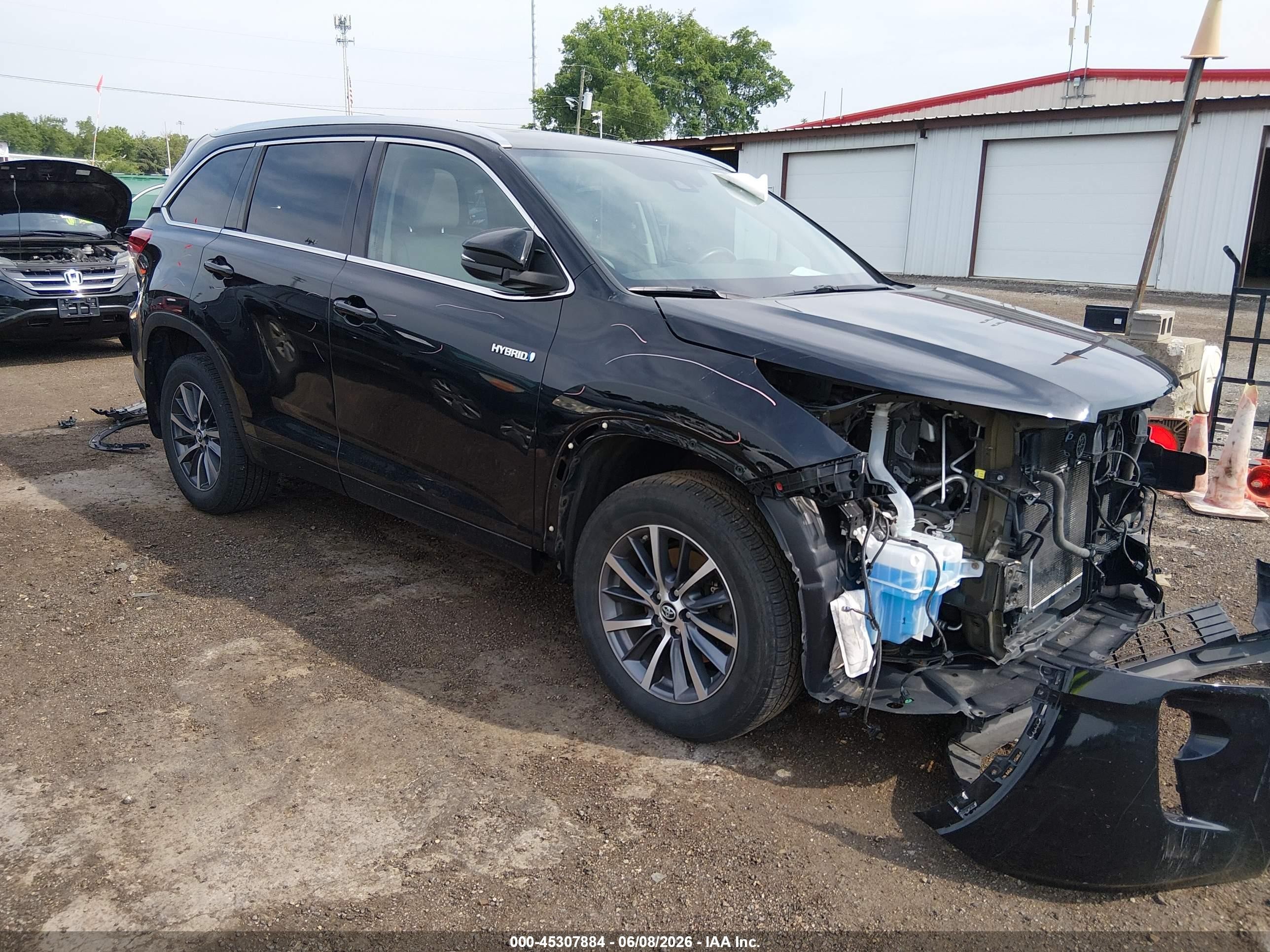 2018 Toyota Highlander Hybrid XLE, VIN 5TDJGRFH1JS037039 — Front end