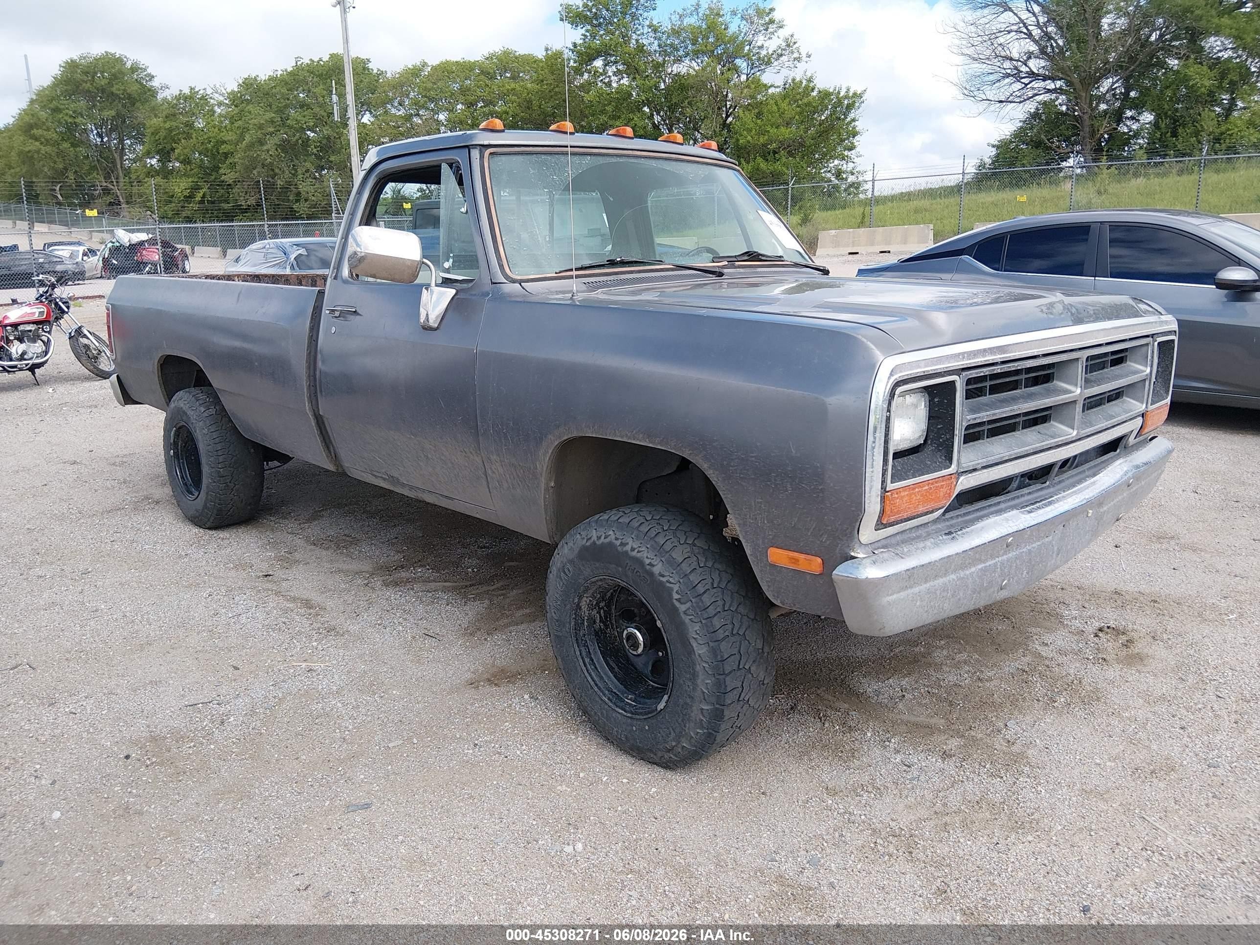 1984 Dodge W SERIES, VIN 1B7GW14T1ES216622 — Side