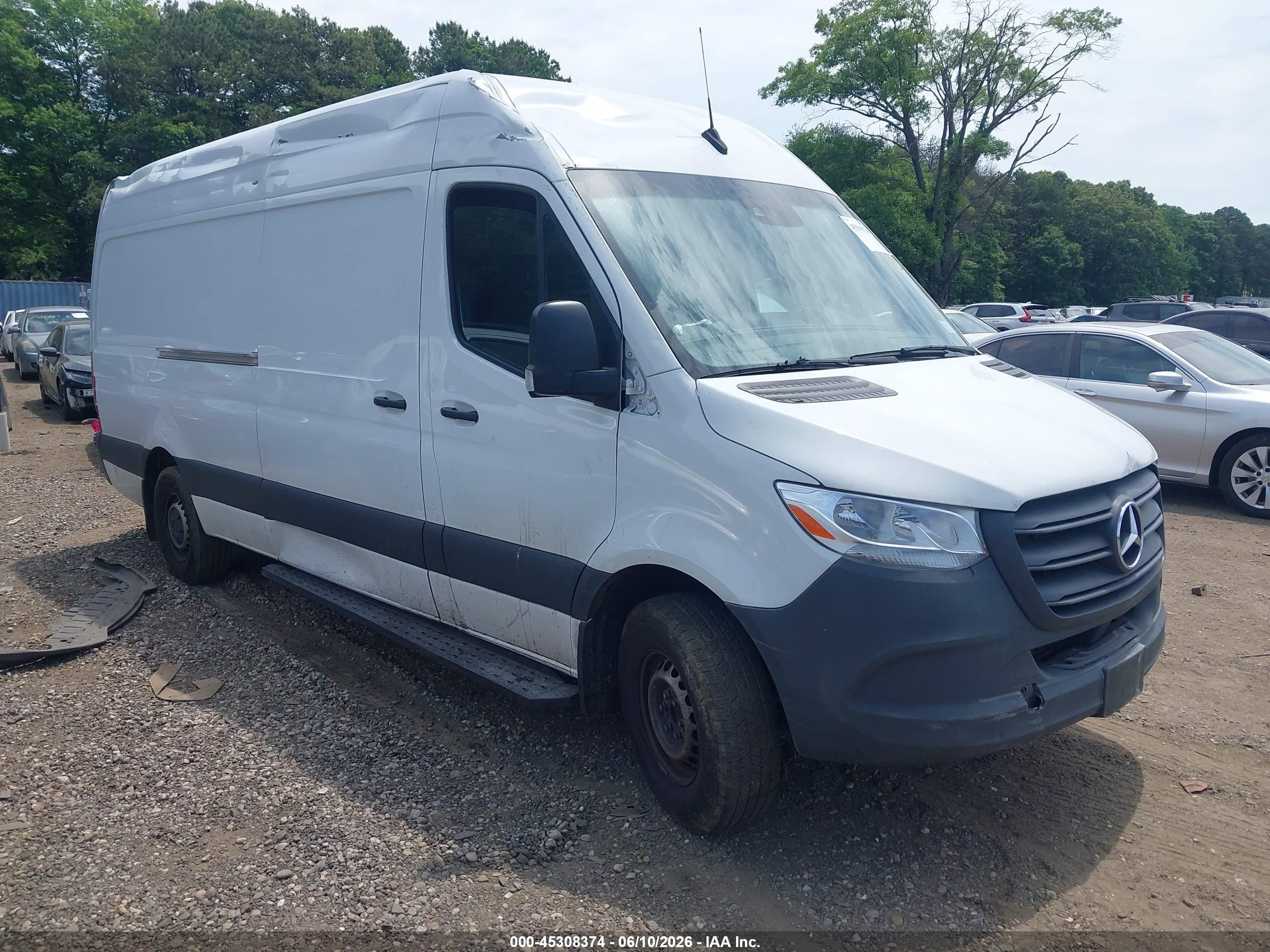 2023 Mercedes-Benz Sprinter Cargo, VIN W1Y4KCHY2PT138439 — Перед