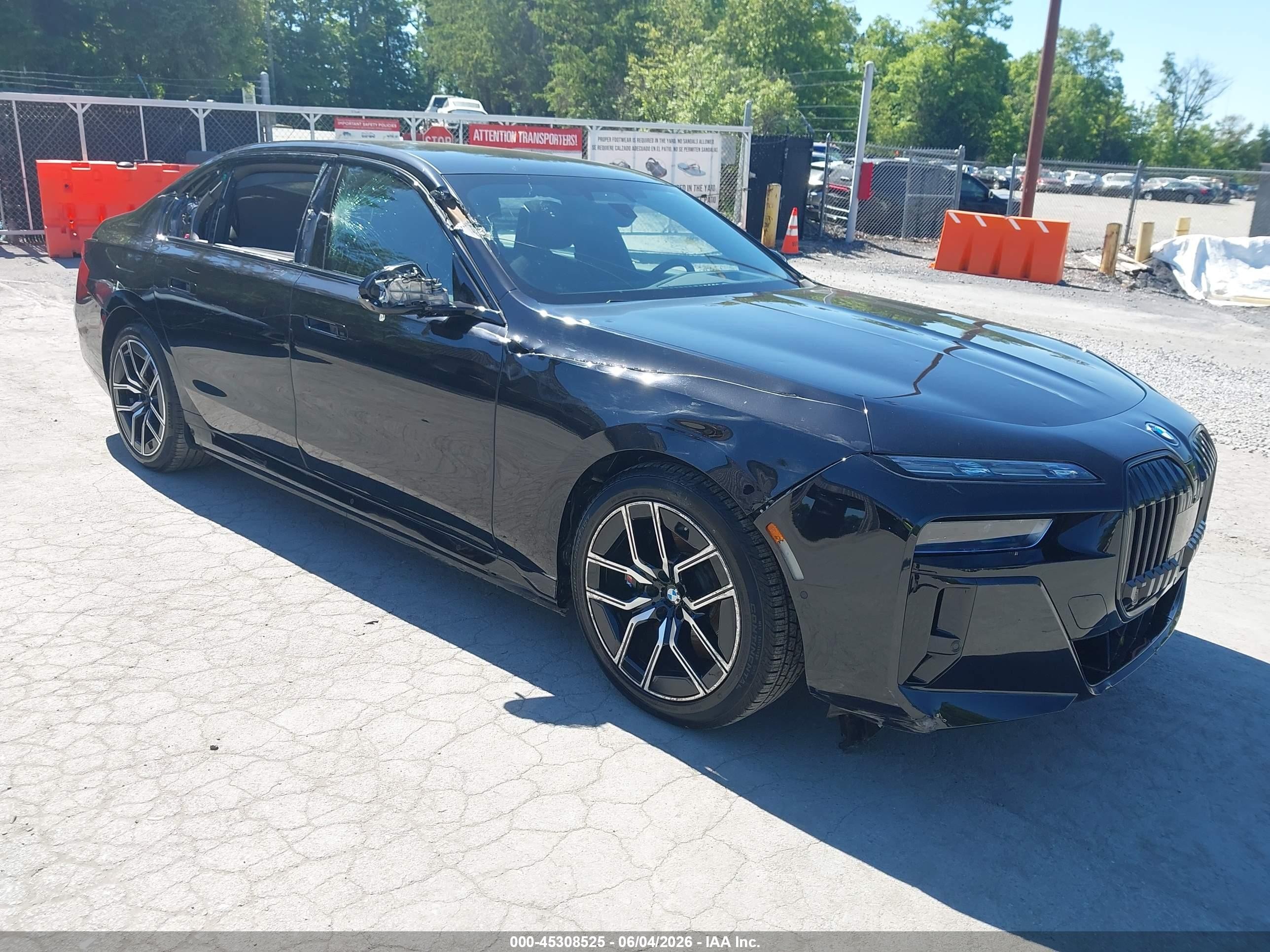 2025 BMW i7 xDrive60, VIN WBY53EJ07SCU60331 — Side