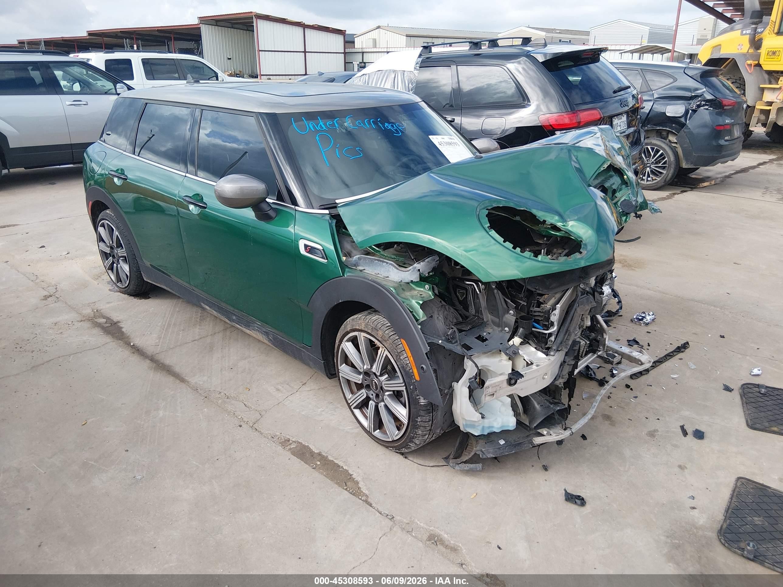 2022 MINI Clubman Cooper S, VIN WMWLV7C04N2R69554 — Front end
