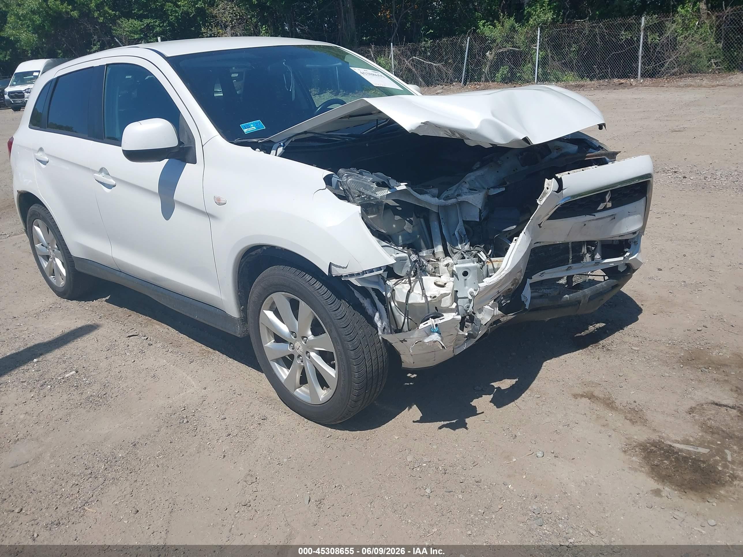2015 Mitsubishi Outlander ES, VIN 4A4AR3AUXFE034450 — Перед