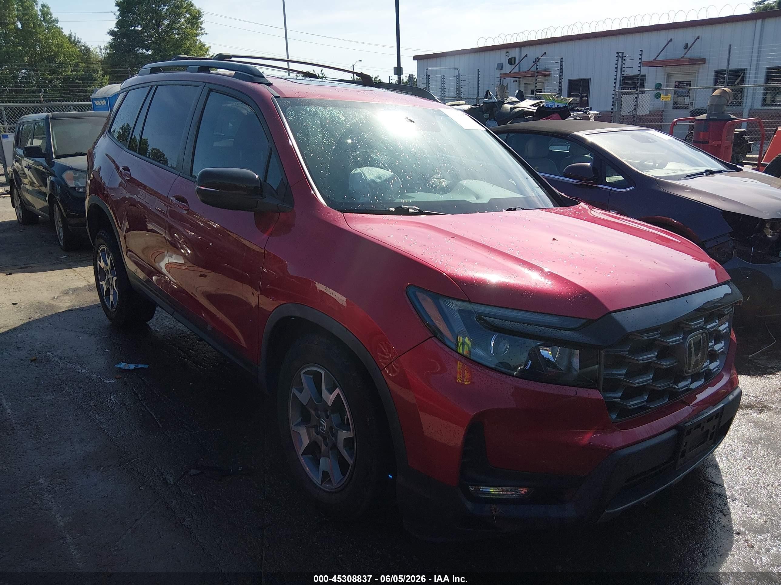 2022 Honda Passport TrailSport, VIN 5FNYF8H60NB006799 — Front end