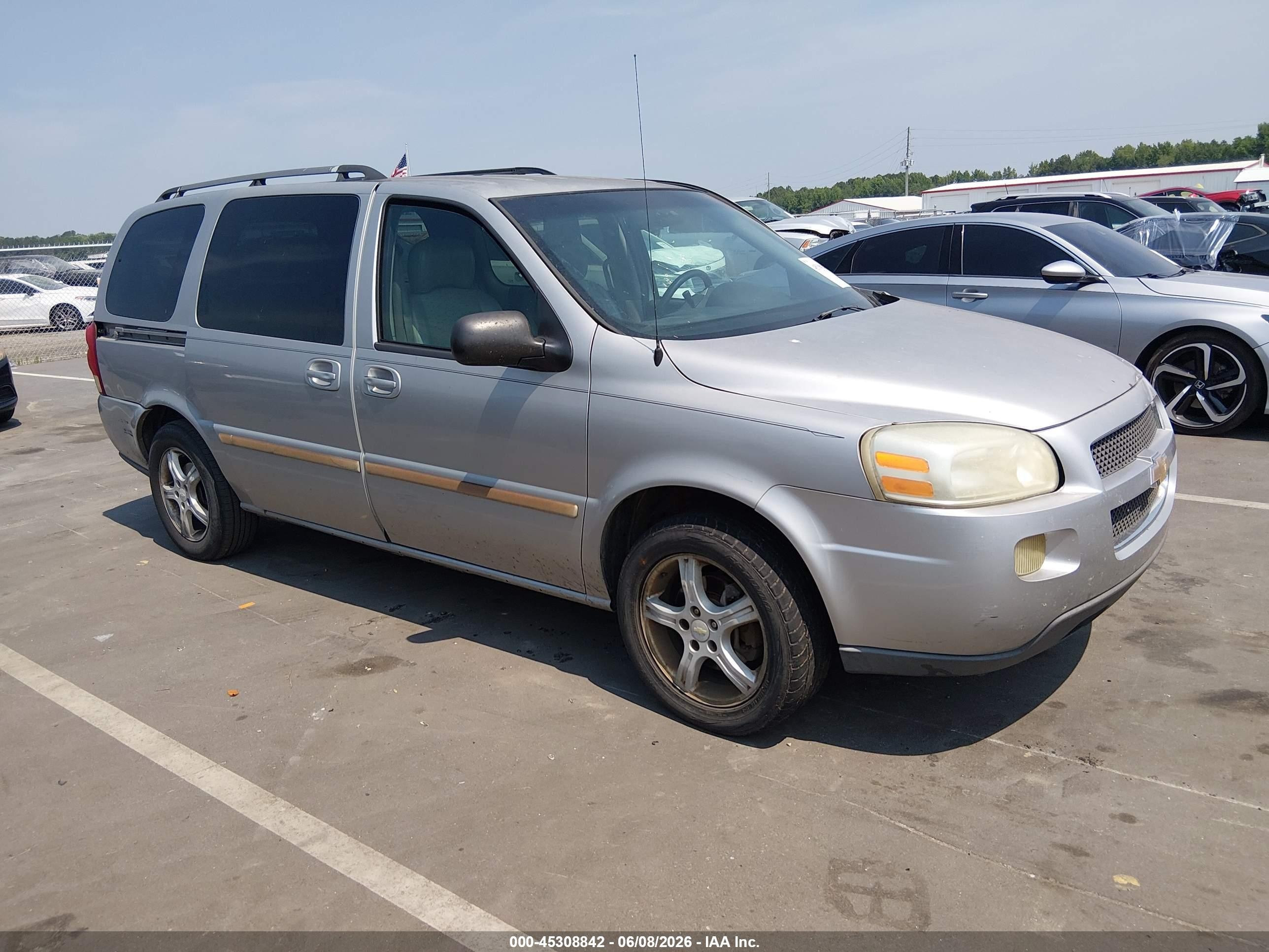 2005 Chevrolet Uplander LS, VIN 1GNDV23L95D226985 — Front end