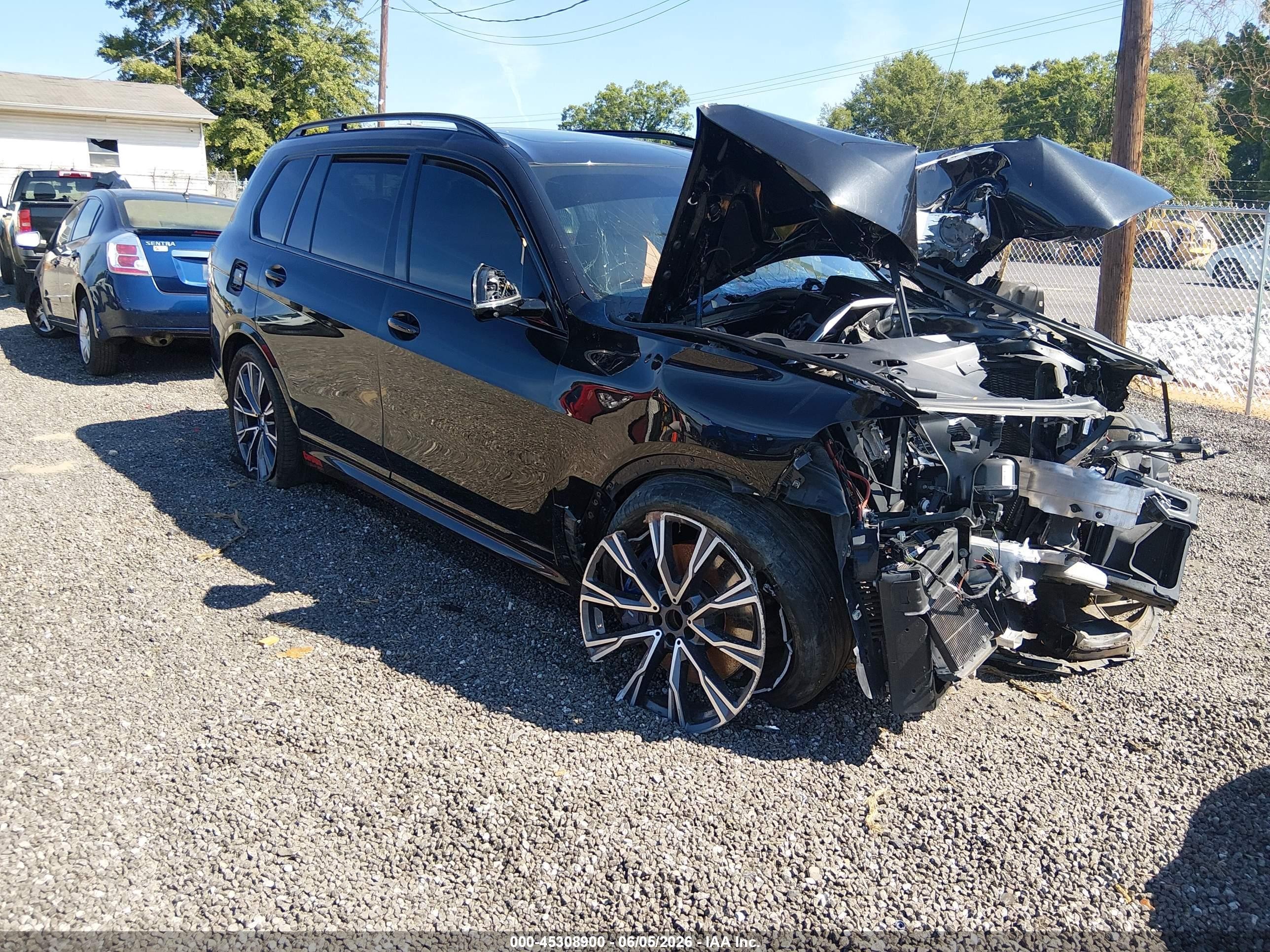 2020 BMW X7 M50i, VIN 5UXCX6C08LLE35991 — Перед