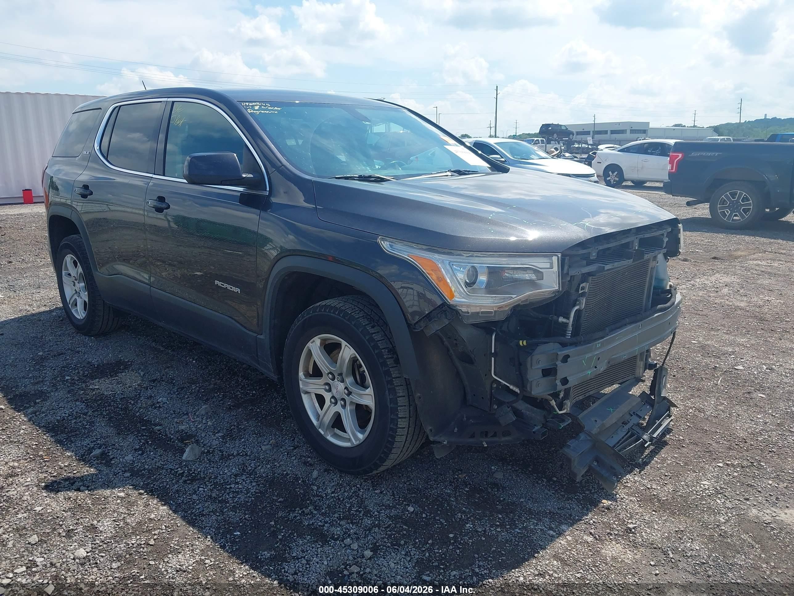 2017 GMC Acadia SLE, VIN 1GKKNKLA5HZ295800 — Front end