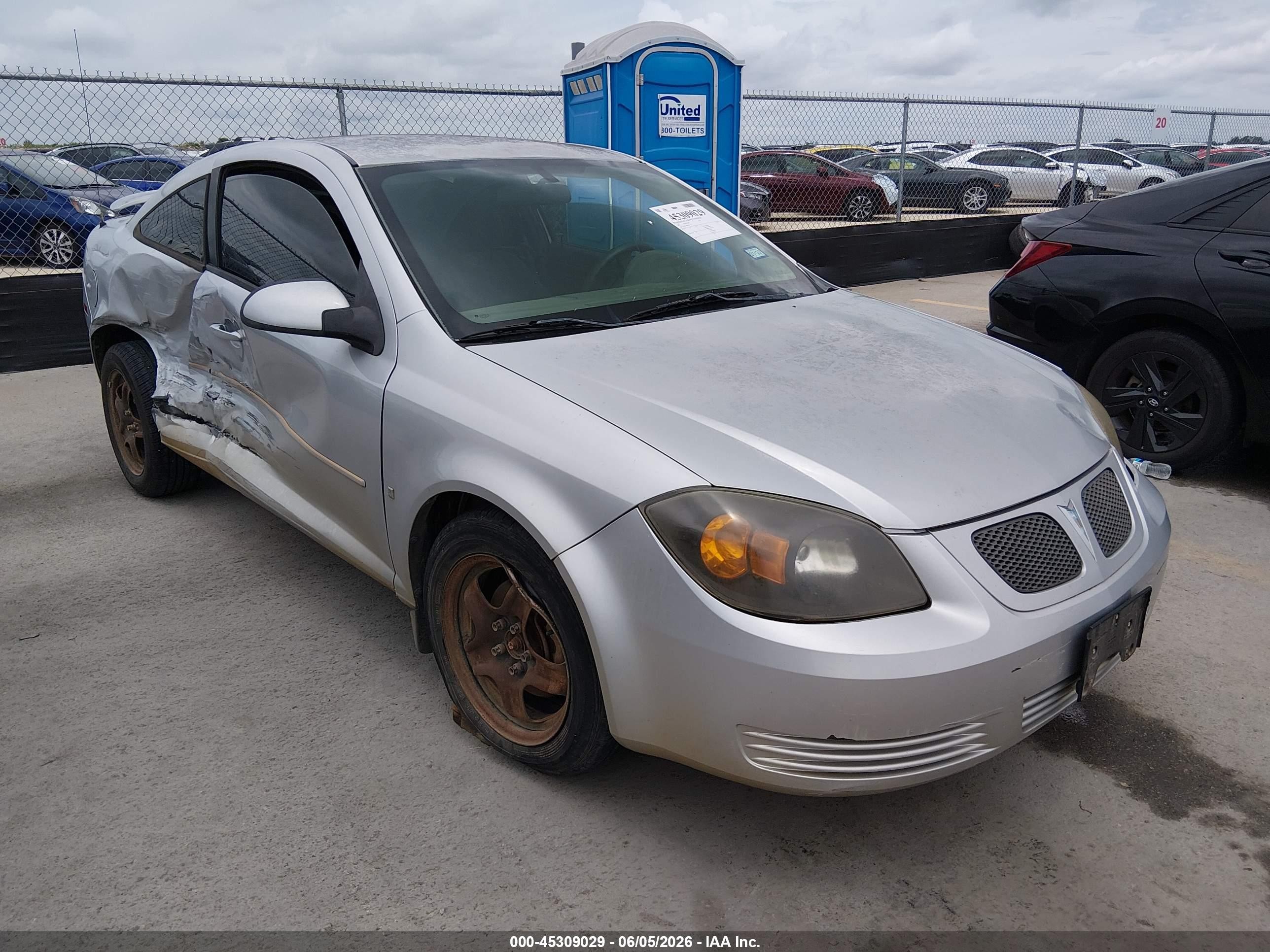 2008 Pontiac G5, VIN 1G2AL18F687267256 — Side