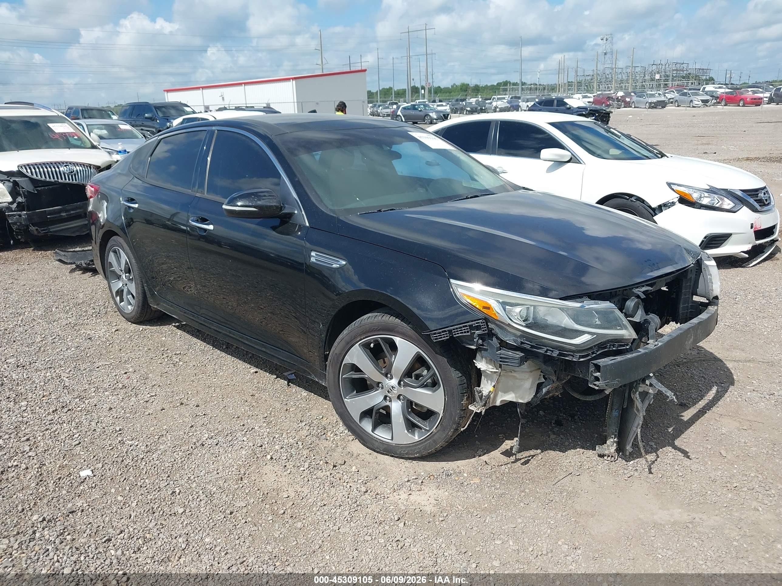 2019 Kia Optima S, VIN 5XXGT4L33KG370802 — Front end