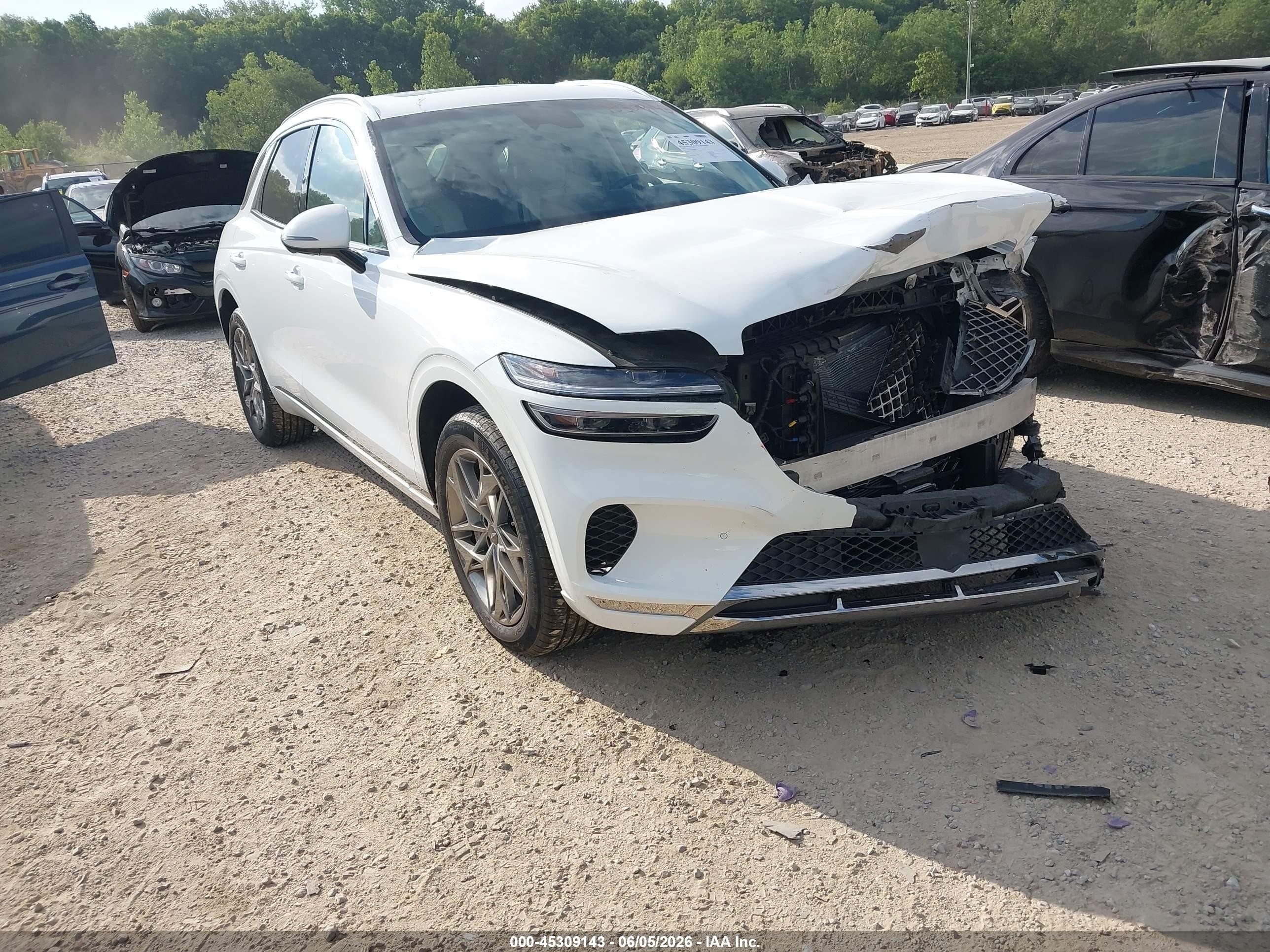 2024 Genesis GV70 2.5T, VIN 5NMMADTB3RH001126 — Front end