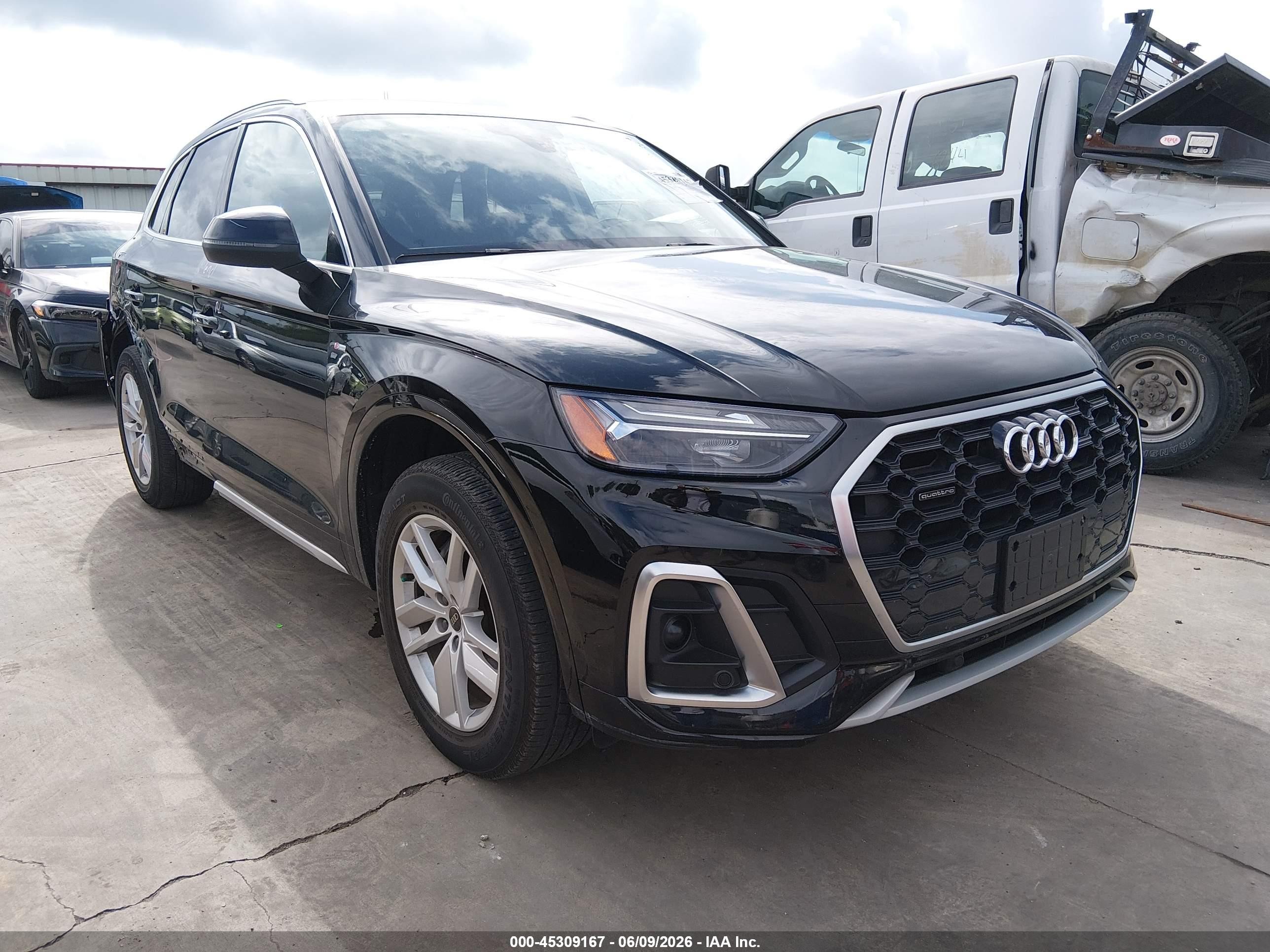2023 Audi Q5 S line Premium, VIN WA1GAAFYXP2163004 — Бок