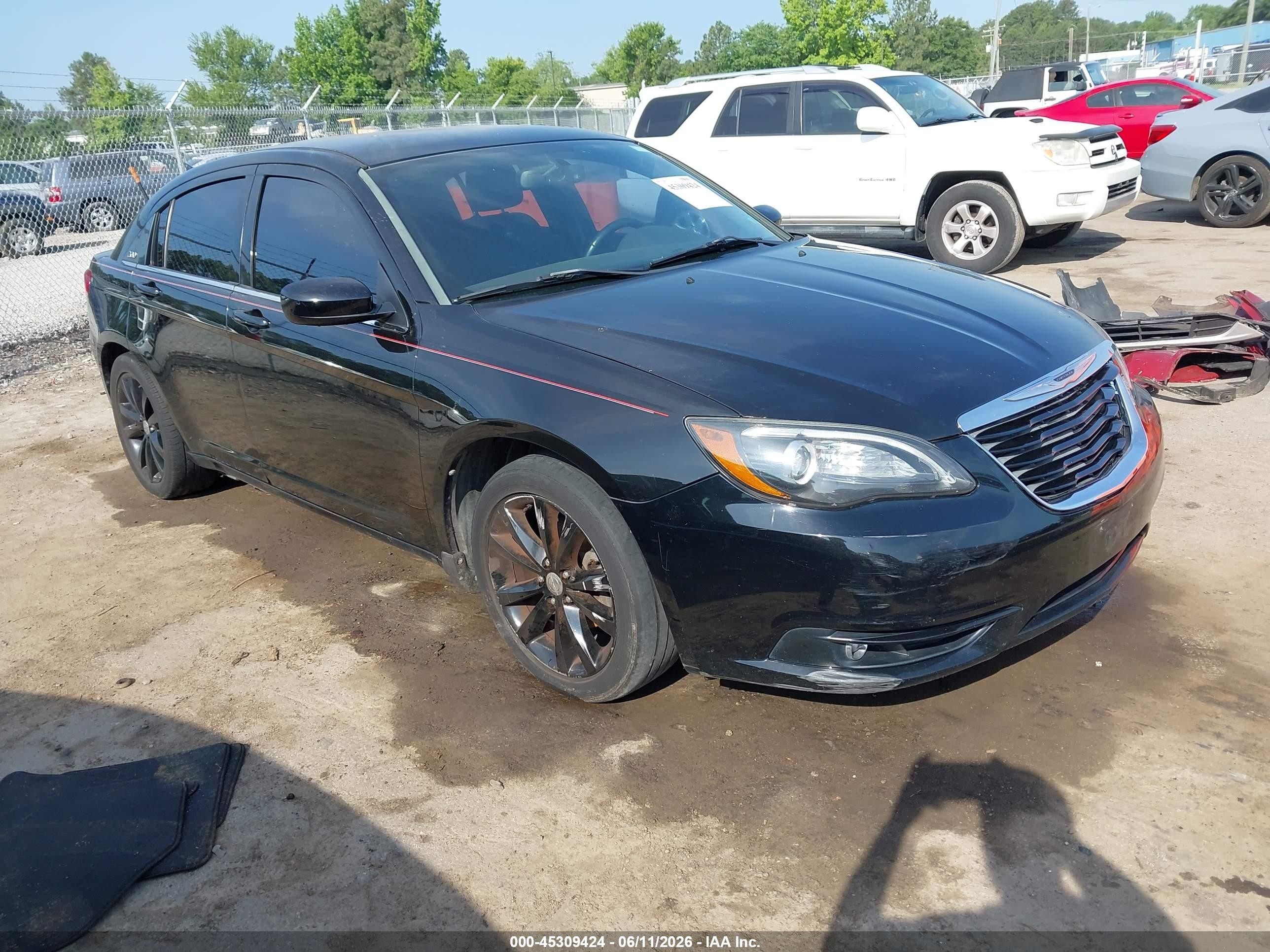 2013 Chrysler 200 Limited, VIN 1C3CCBCG6DN650344 — Side