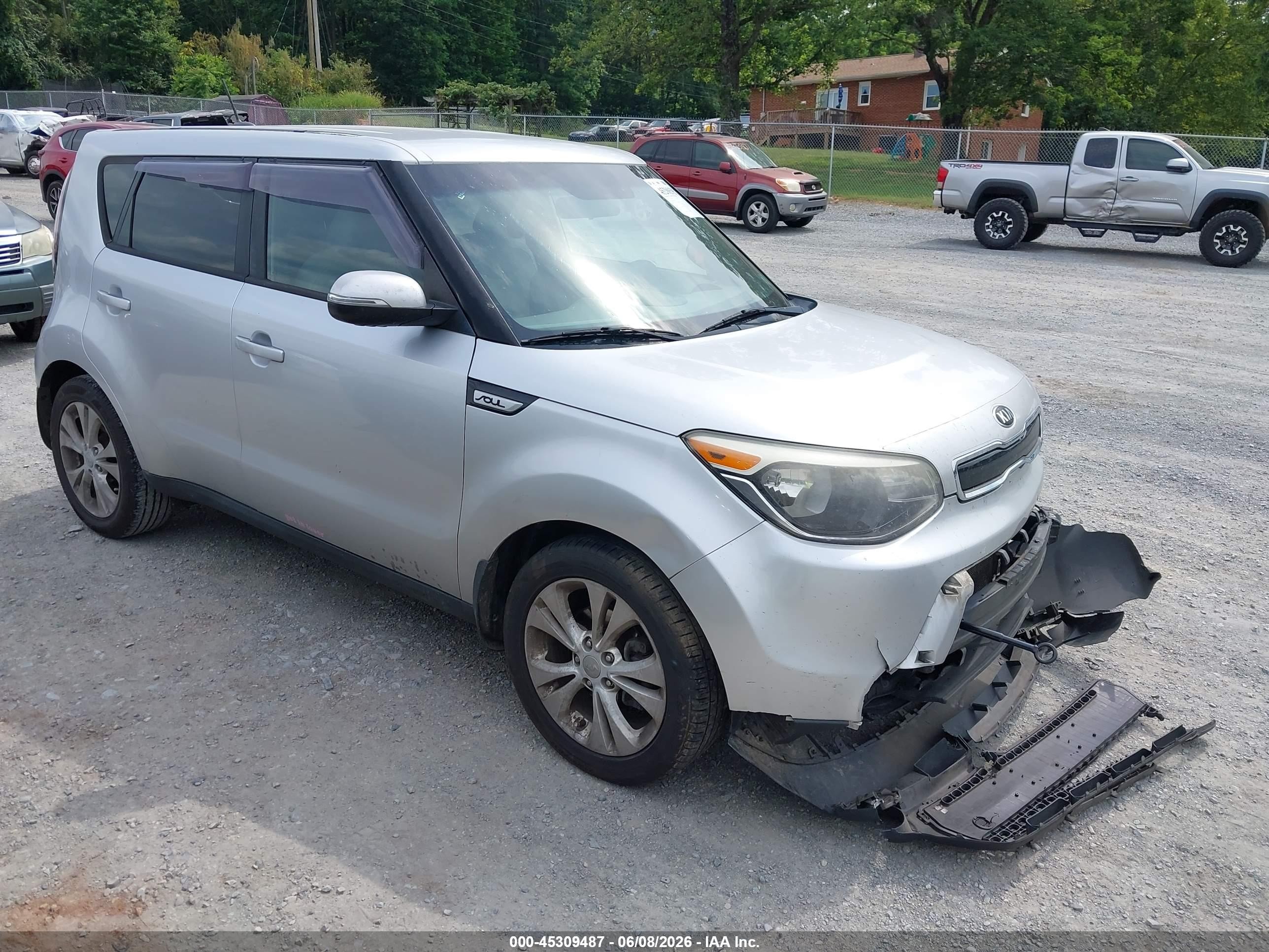 2014 Kia Soul +, VIN KNDJP3A54E7711128 — Front end