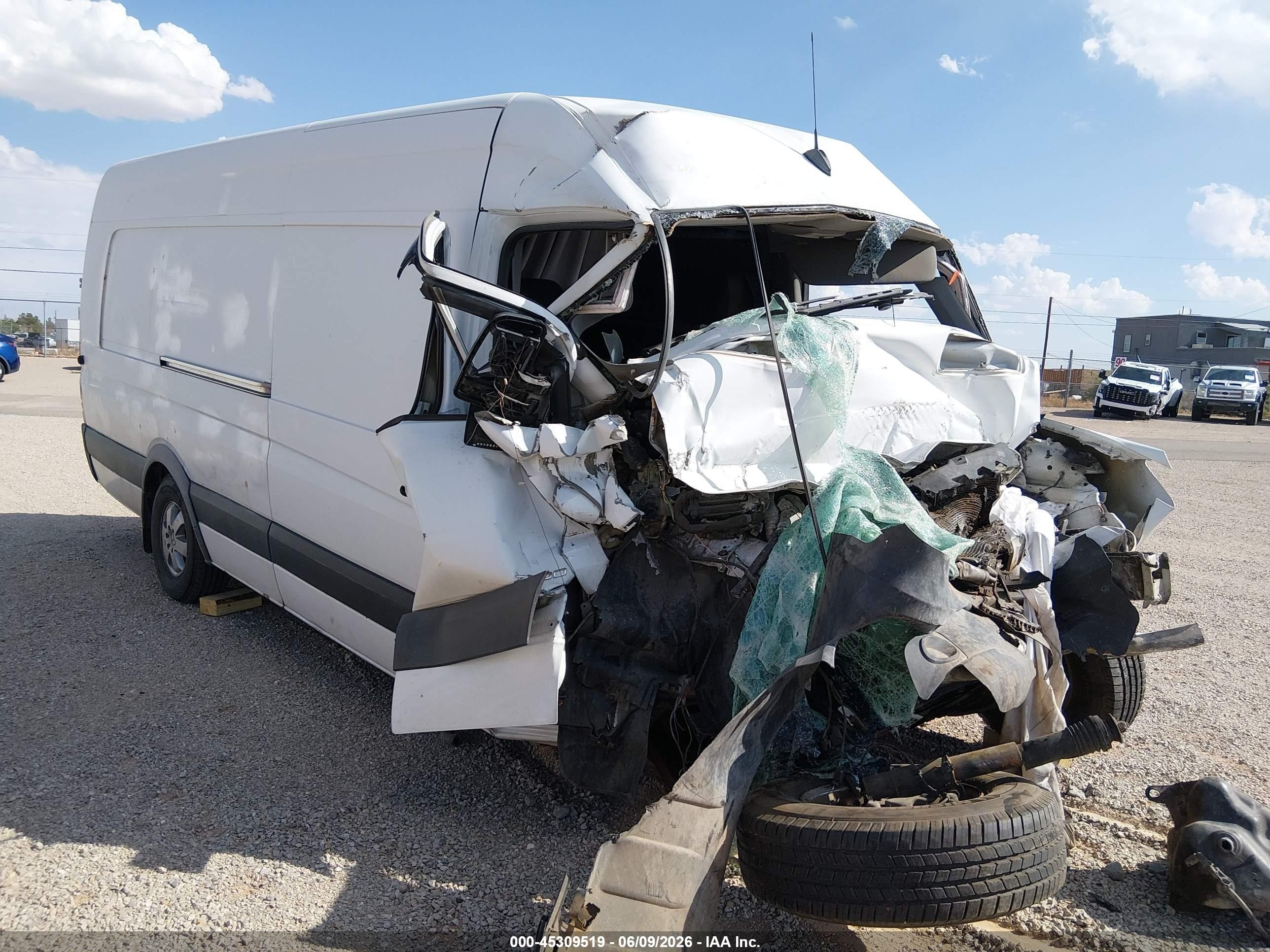 2016 Mercedes-Benz Sprinter Cargo, VIN WD3PE8DD0GP208631 — Front end