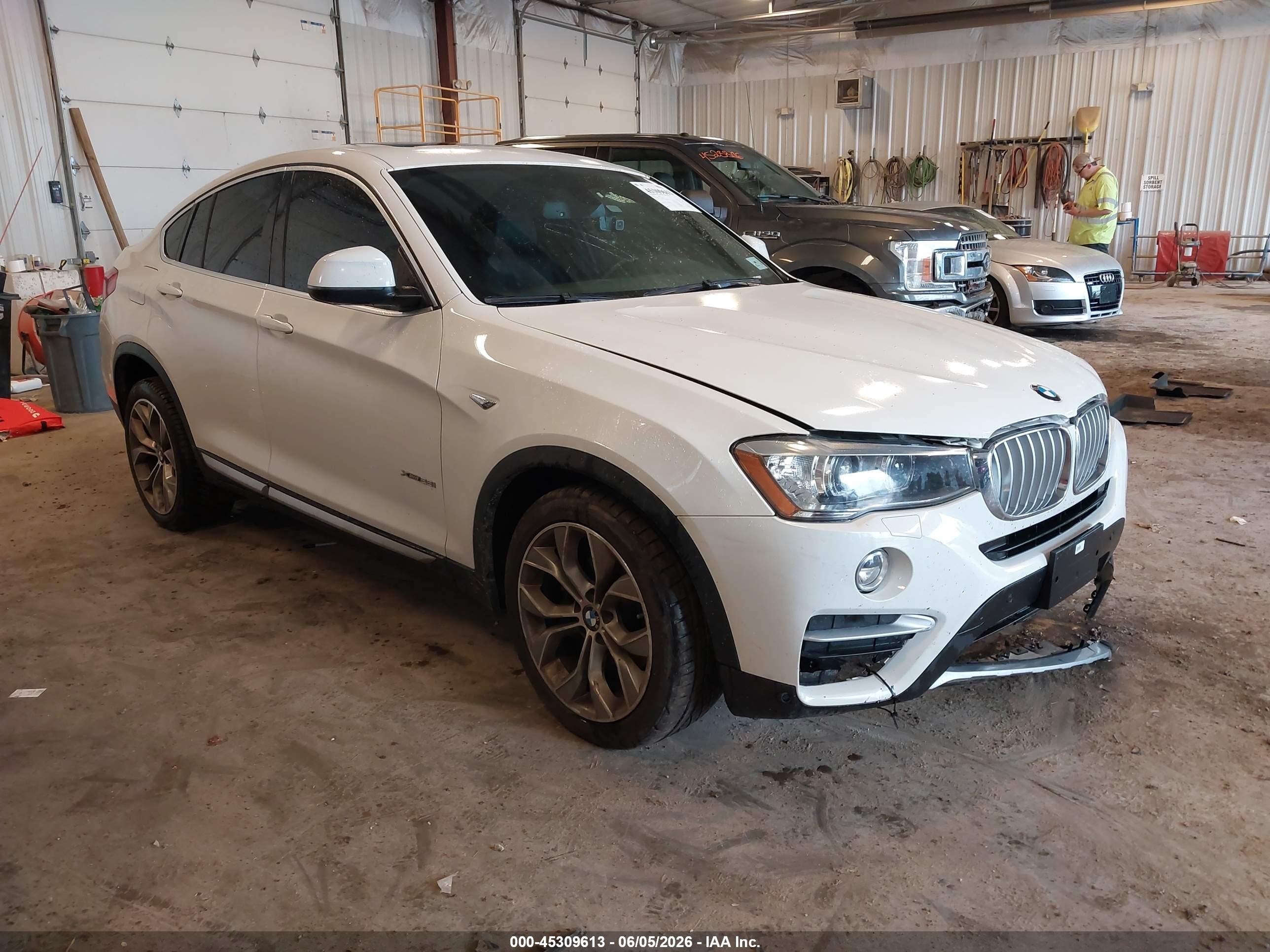 2018 BMW X4 xDrive28i, VIN 5UXXW3C51J0T82707 — Перед