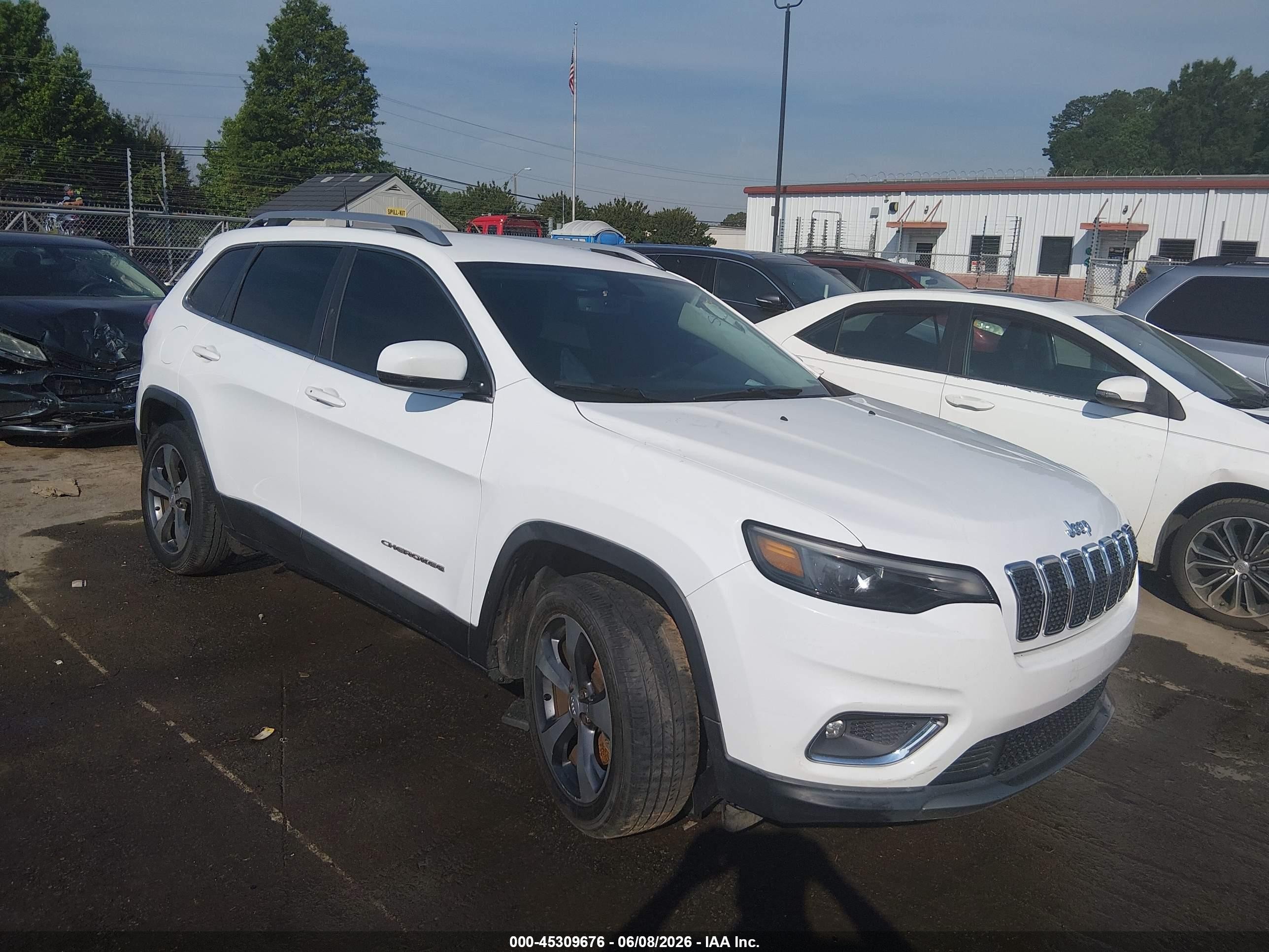 2019 Jeep Cherokee Limited, VIN 1C4PJLDB8KD296051 — Side