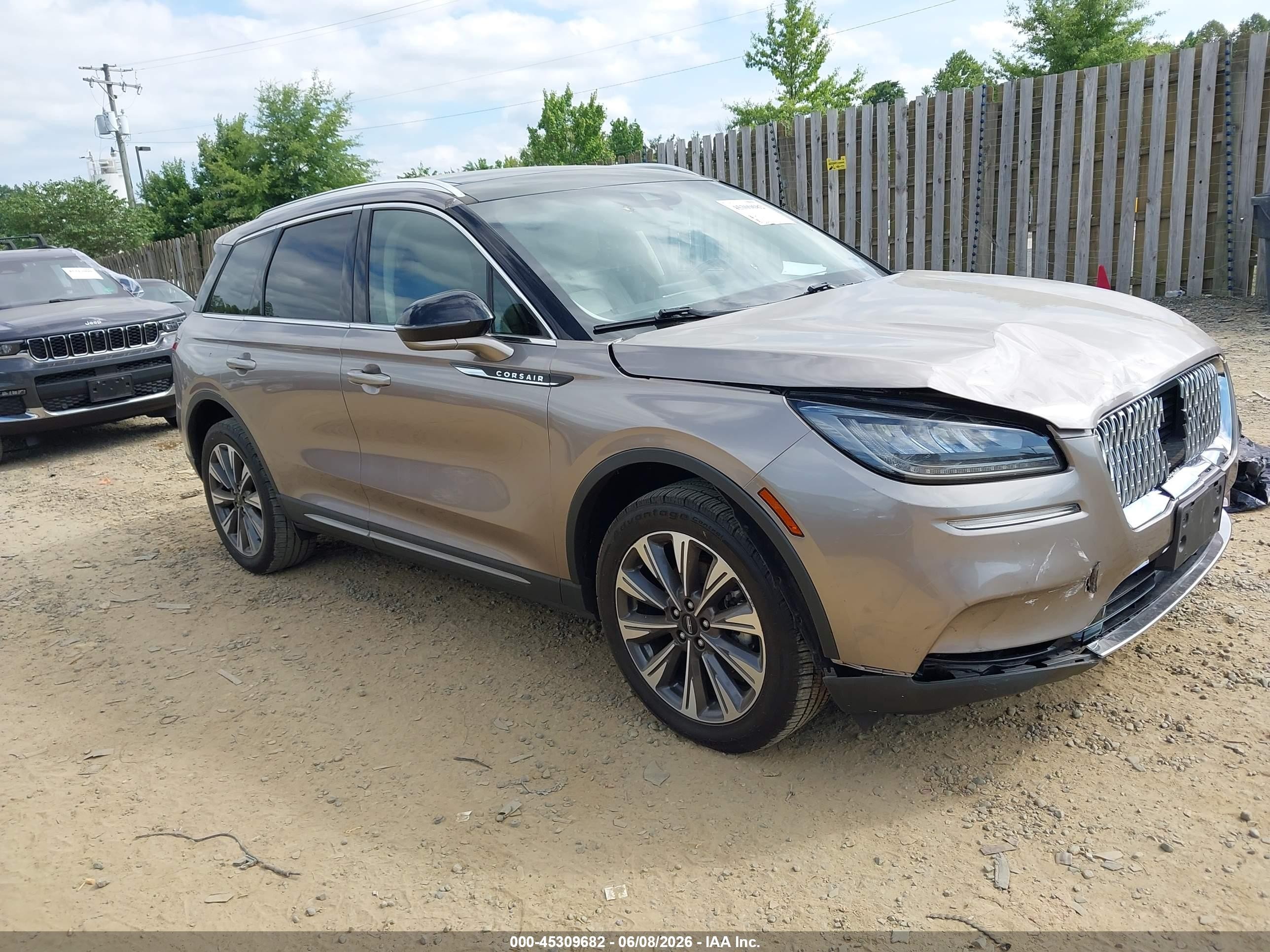 2020 Lincoln Corsair Reserve, VIN 5LMCJ2C94LUL27748 — Front end