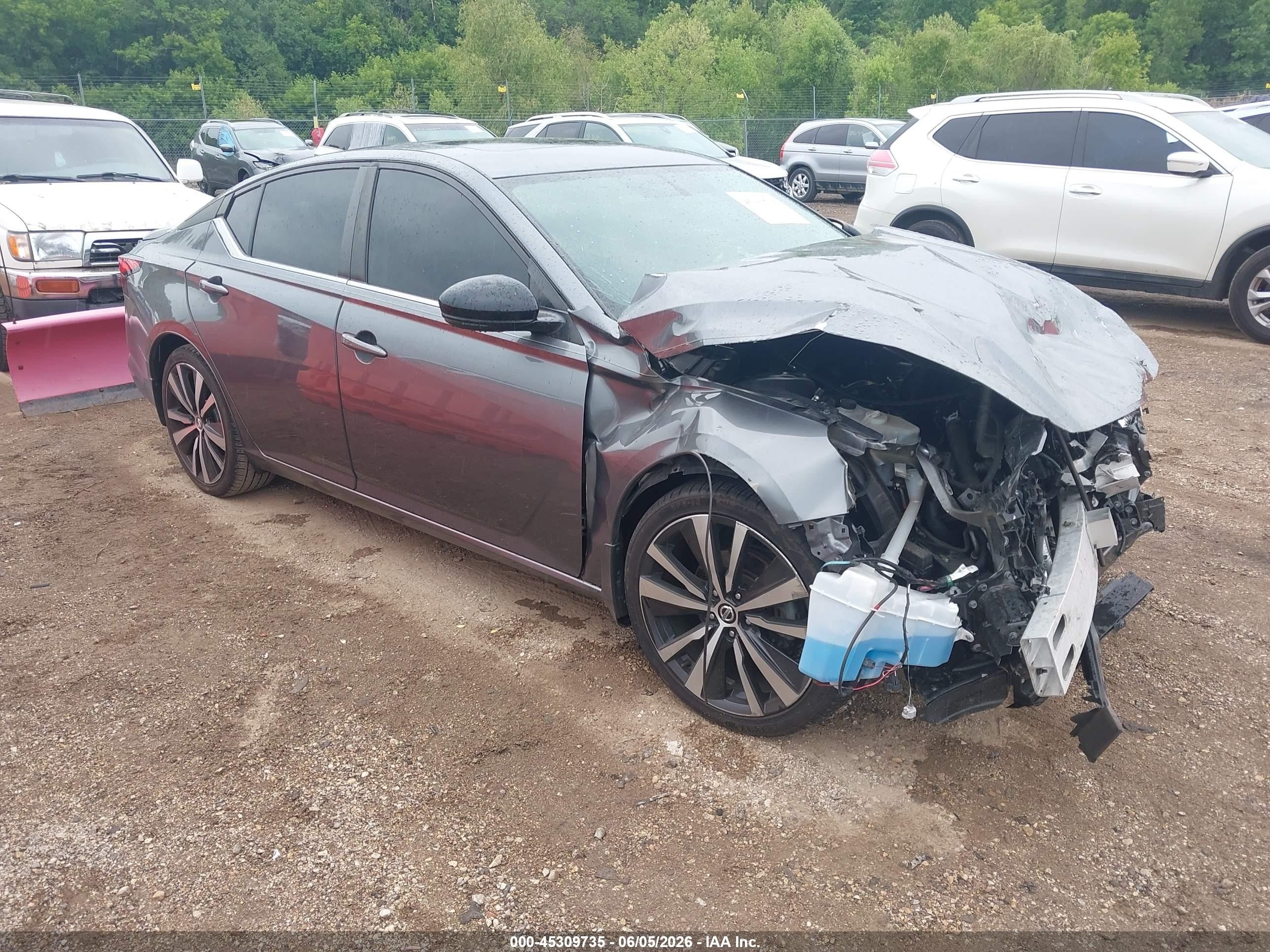 2019 Nissan Altima SR, VIN 1N4BL4CV3KC145619 — Front end