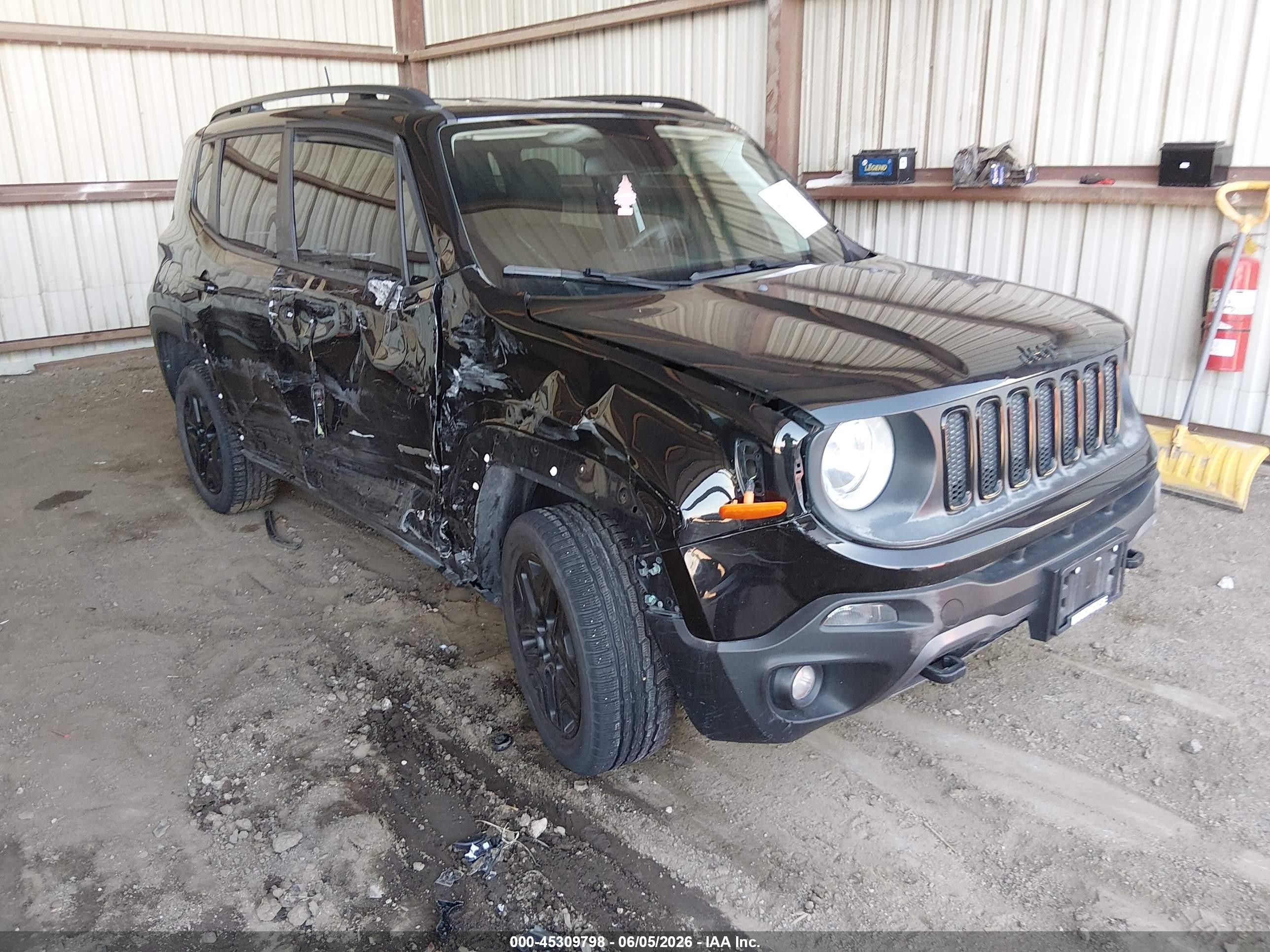 2018 Jeep Renegade Sport, VIN ZACCJBAB4JPH93448 — Бок