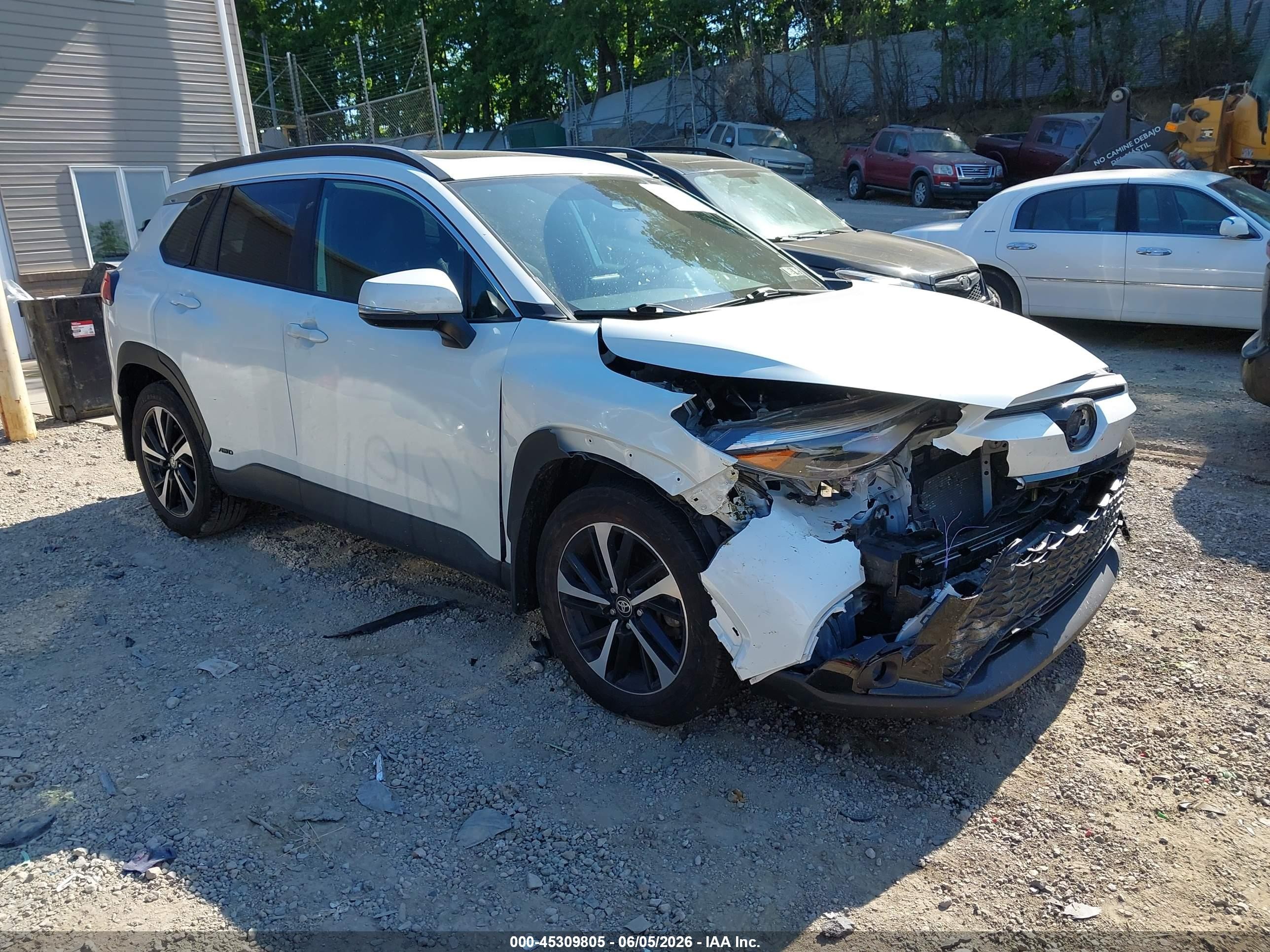 2024 Toyota Corolla Cross Hybrid XSE, VIN 7MUFBABG7RV056439 — Front end
