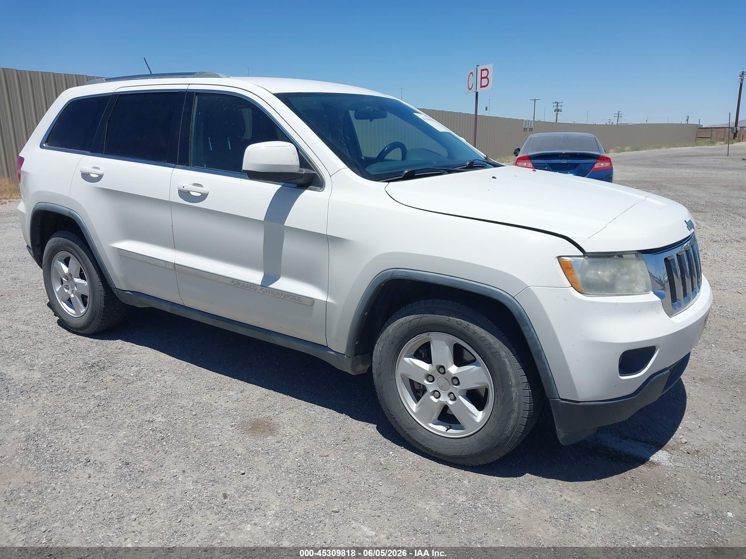 2011 Jeep Grand Cherokee Laredo, VIN 1J4RR4GGXBC561986 — Normal wear