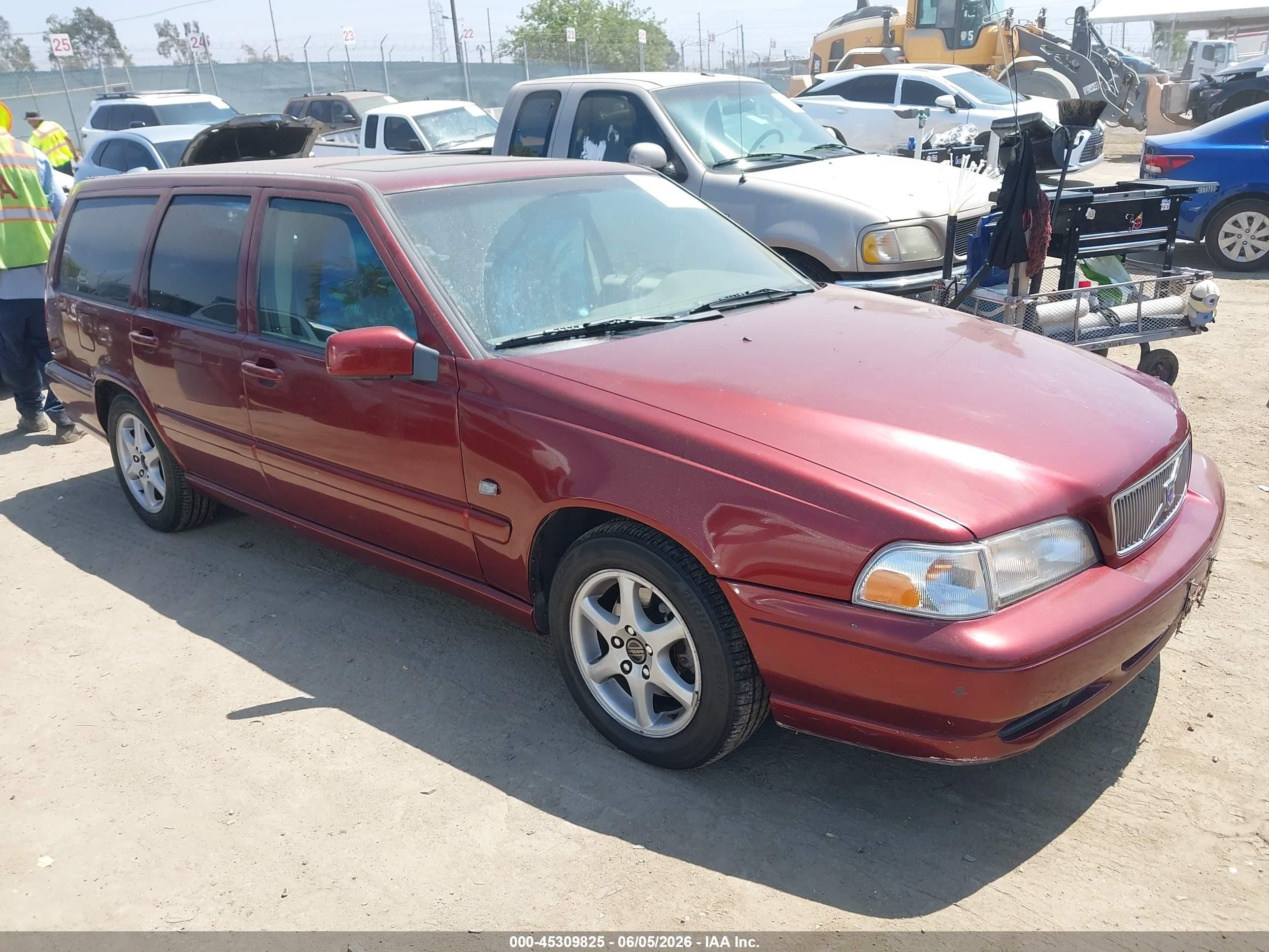 2000 Volvo V70 GLT, VIN YV1LW56D7Y2661750 — Normal wear