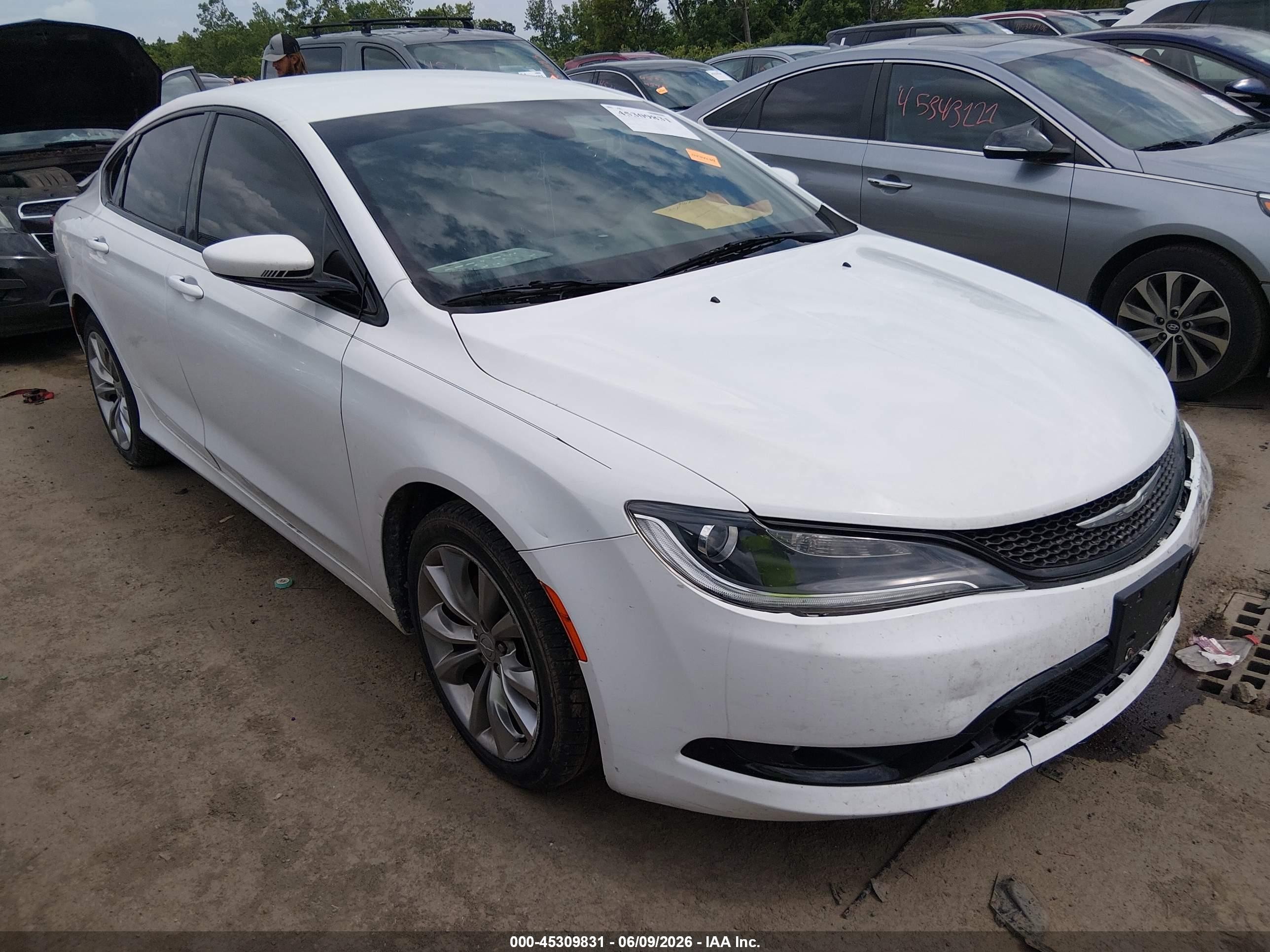 2015 Chrysler 200 S, VIN 1C3CCCBGXFN705839 — Rear end