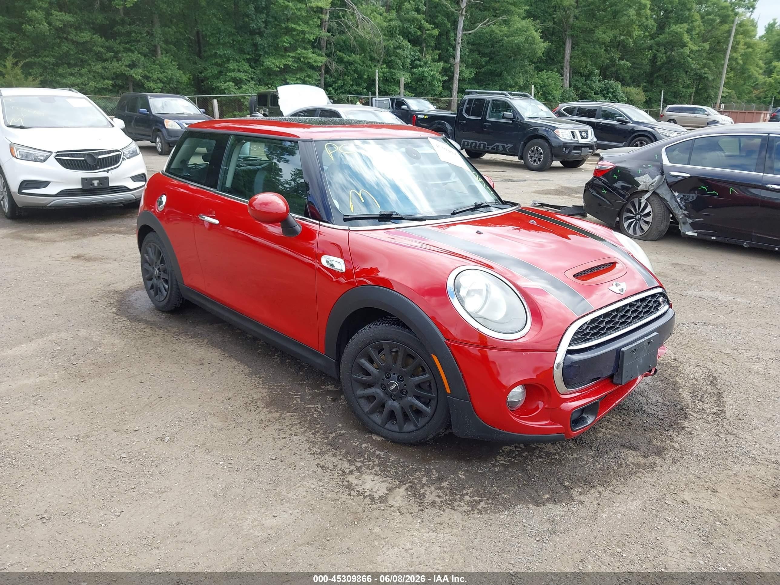2016 MINI Hardtop S, VIN WMWXP7C59G2A42627 — Front end