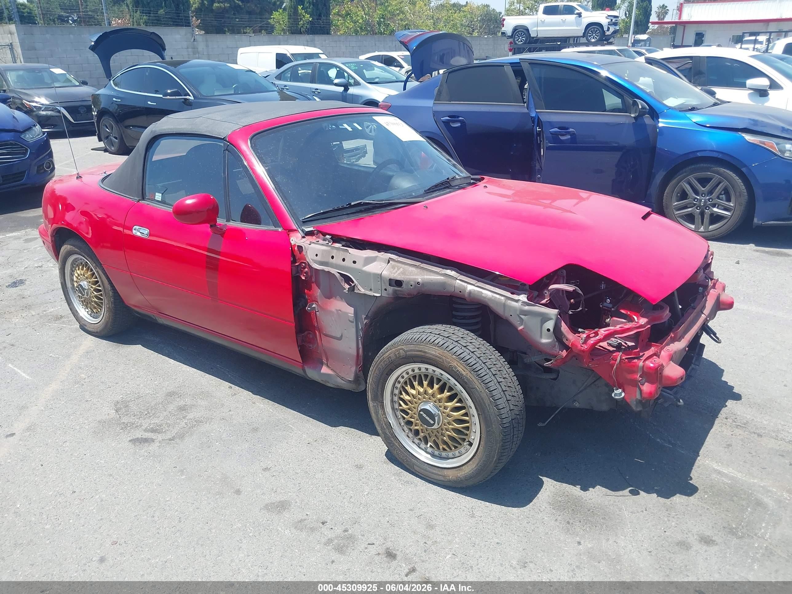 1995 Mazda MX-5 Miata, VIN JM1NA3537S0615896 — Front end