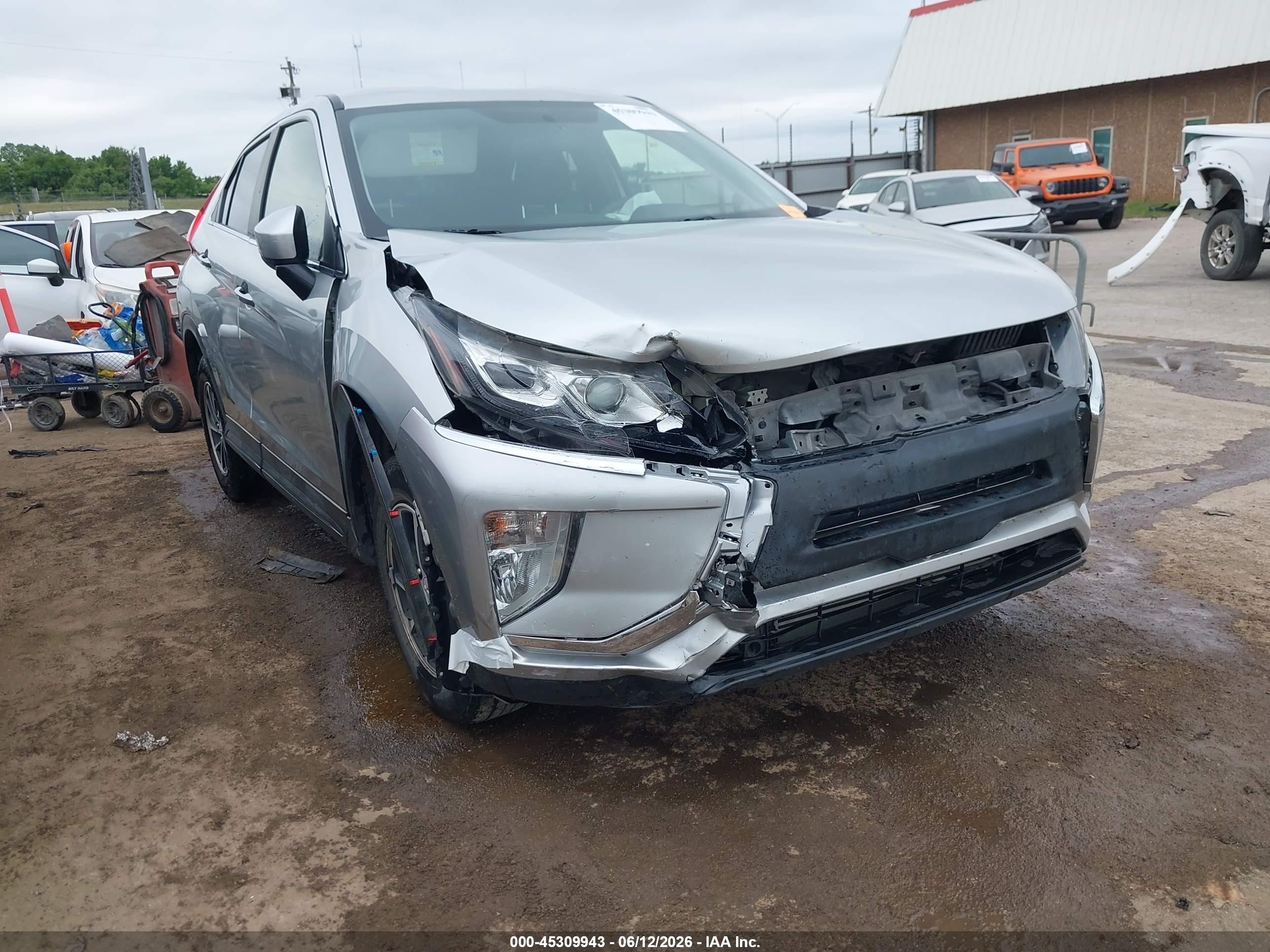 2020 Mitsubishi Eclipse Cross ES, VIN JA4AT3AAXLZ026295 — Front end