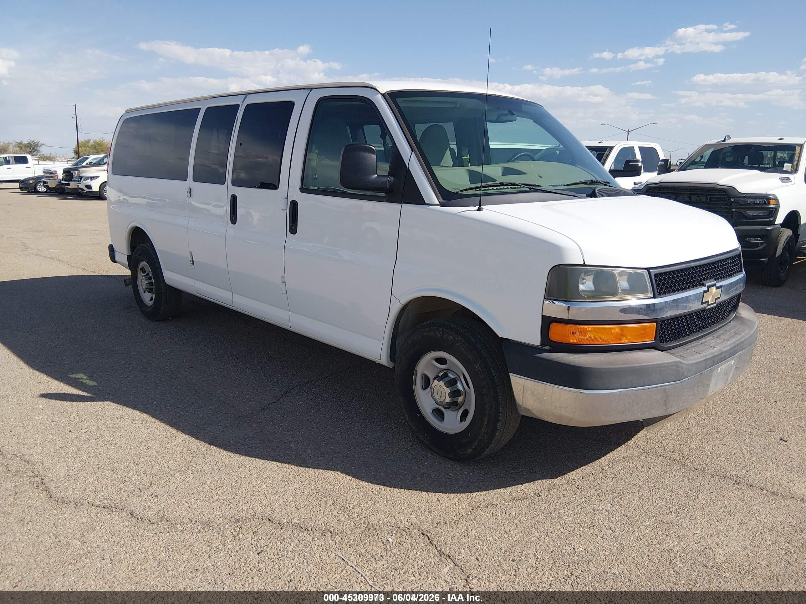 2014 Chevrolet Express Passenger LT, VIN 1GAZG1FA6E1106052 — Normal wear