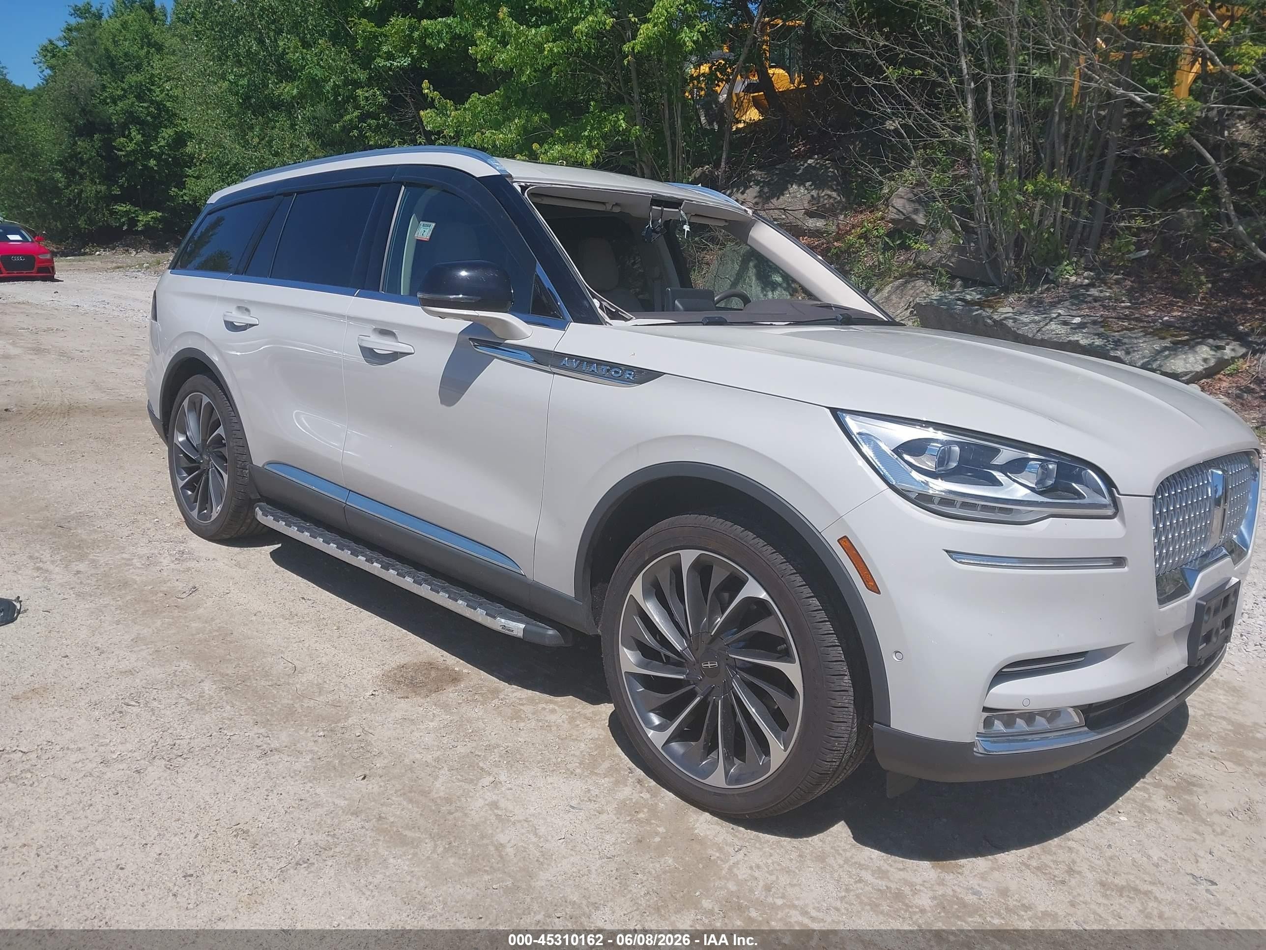 2021 Lincoln Aviator Reserve, VIN 5LM5J7XC4MGL09858 — Front end