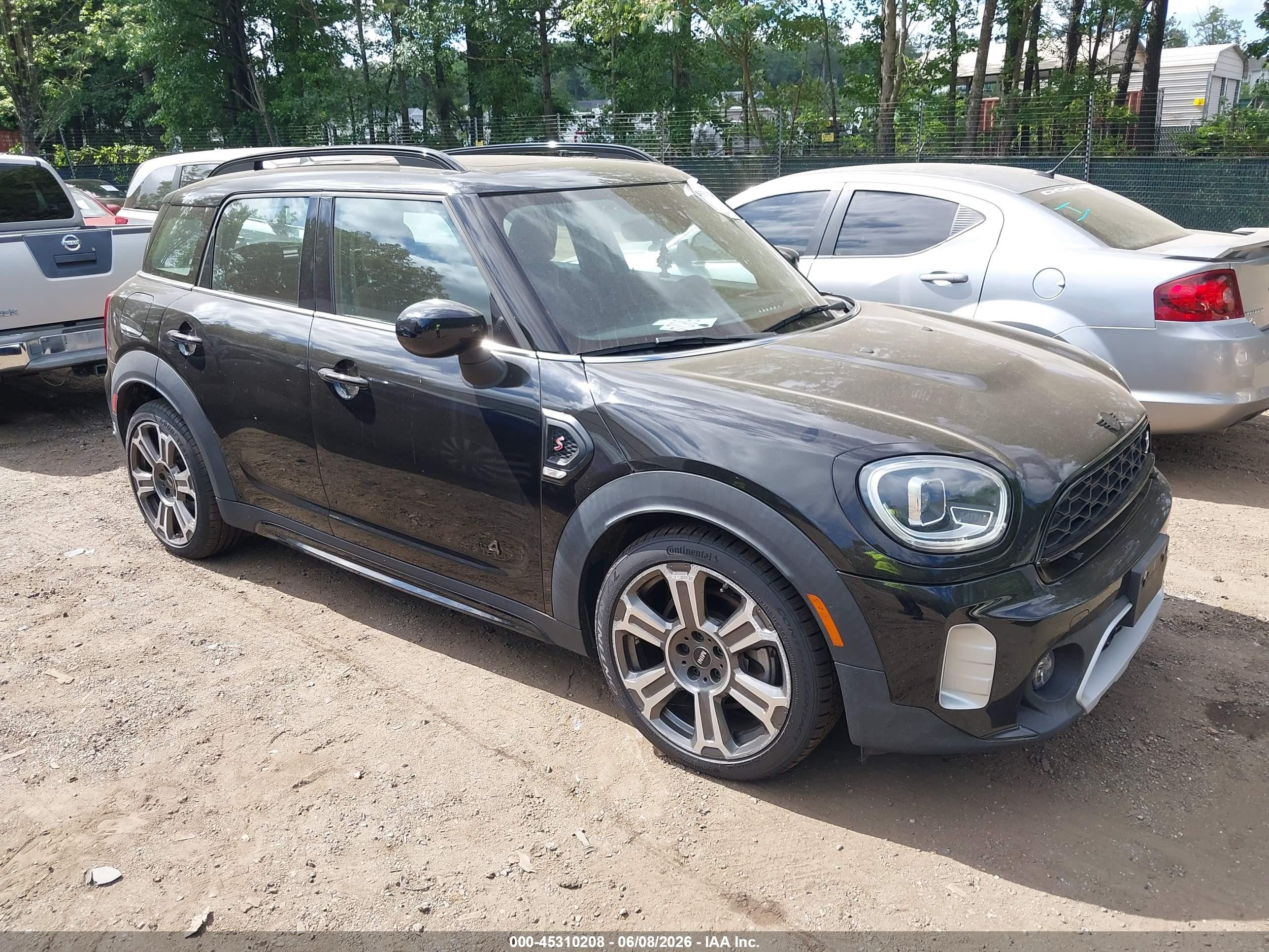 2021 MINI Countryman Cooper S, VIN WMZ83BR0XM3N20025 — Днище