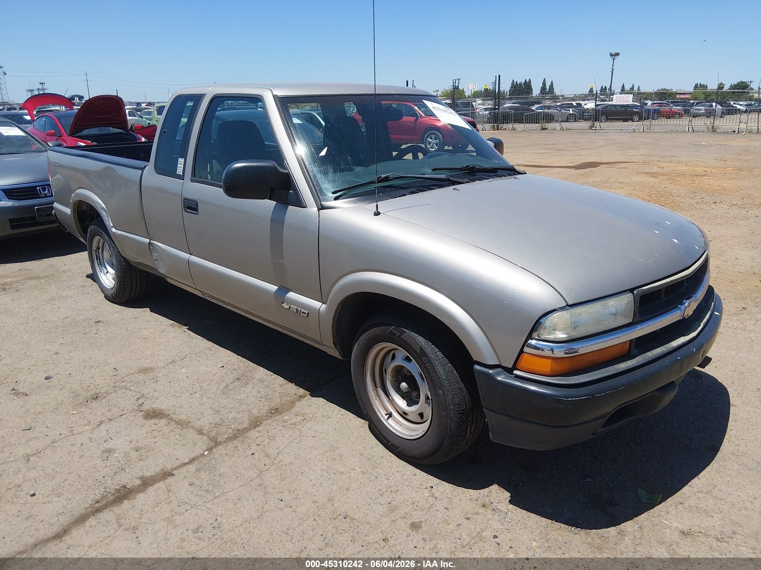 2002 Chevrolet S-10 LS, VIN 1GCCS195028261841 — Normal wear