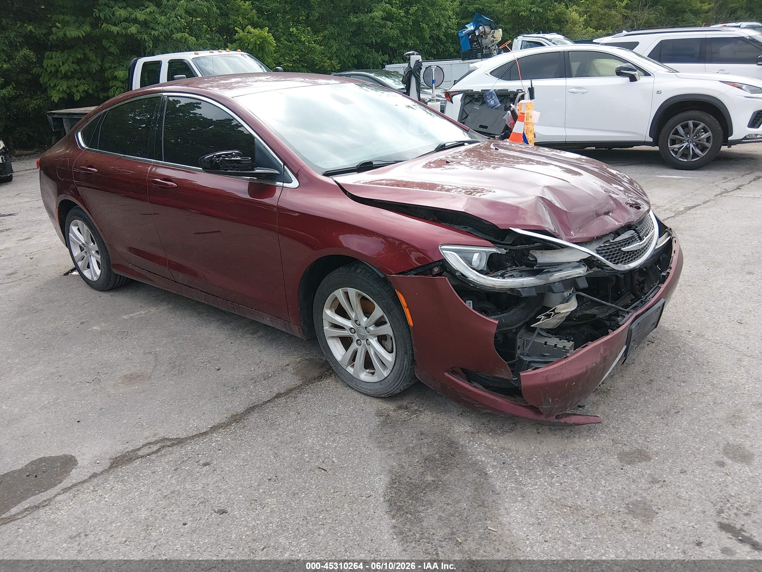 2015 Chrysler 200 Limited, VIN 1C3CCCAB0FN698082 — Front end