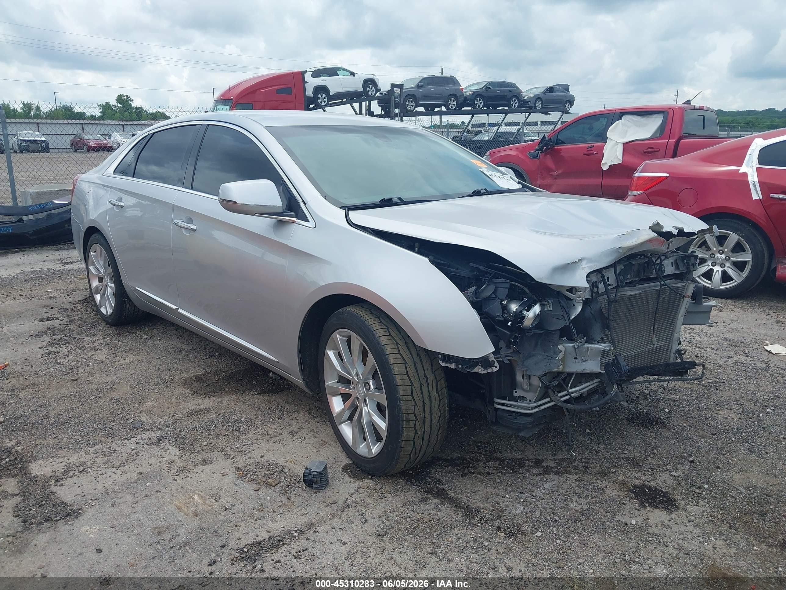2016 Cadillac XTS Luxury Collection, VIN 2G61N5S37G9165900 — Front end