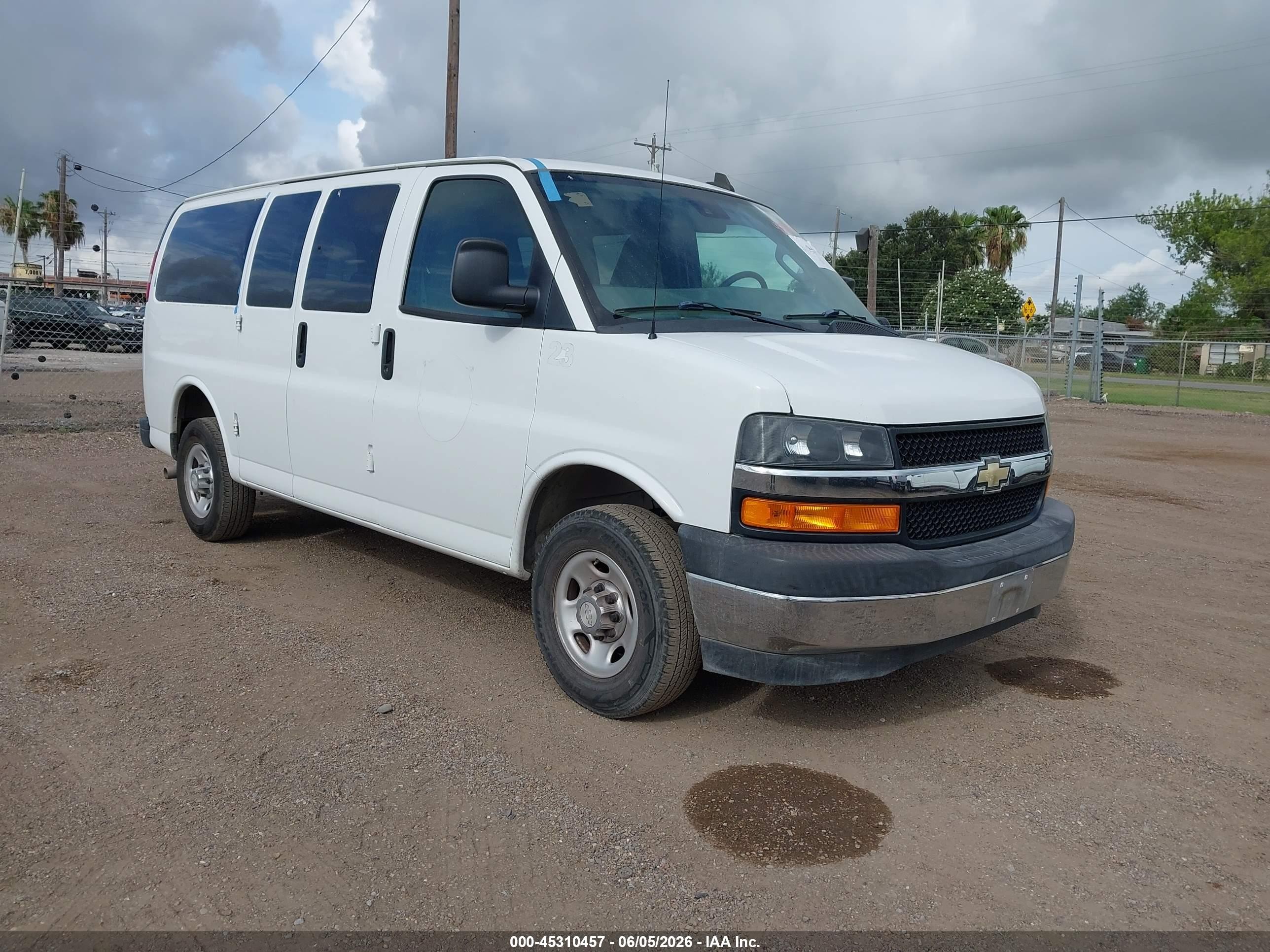 2020 Chevrolet Express Passenger LT, VIN 1GAWGFFP2L1225525 — Front end